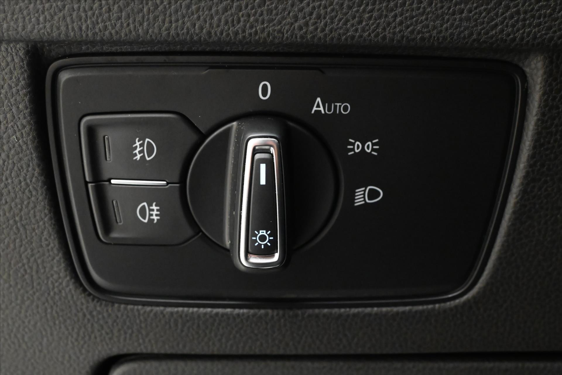 Hlavní fotografie vozu Volkswagen Passat 2,0 TDI 110 KW DSG Business Záruka až 5 let (27)