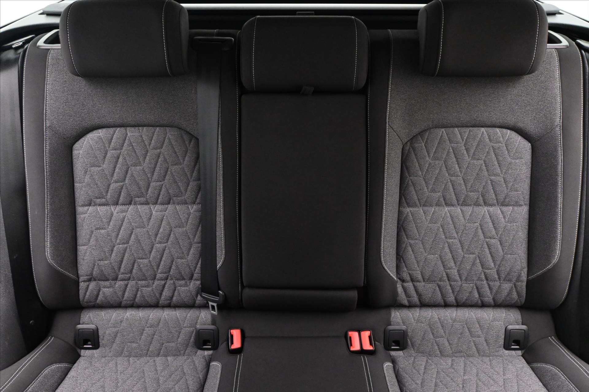 Hlavní fotografie vozu Volkswagen Passat 2,0 TDI 110 KW DSG Business Záruka až 5 let (28)