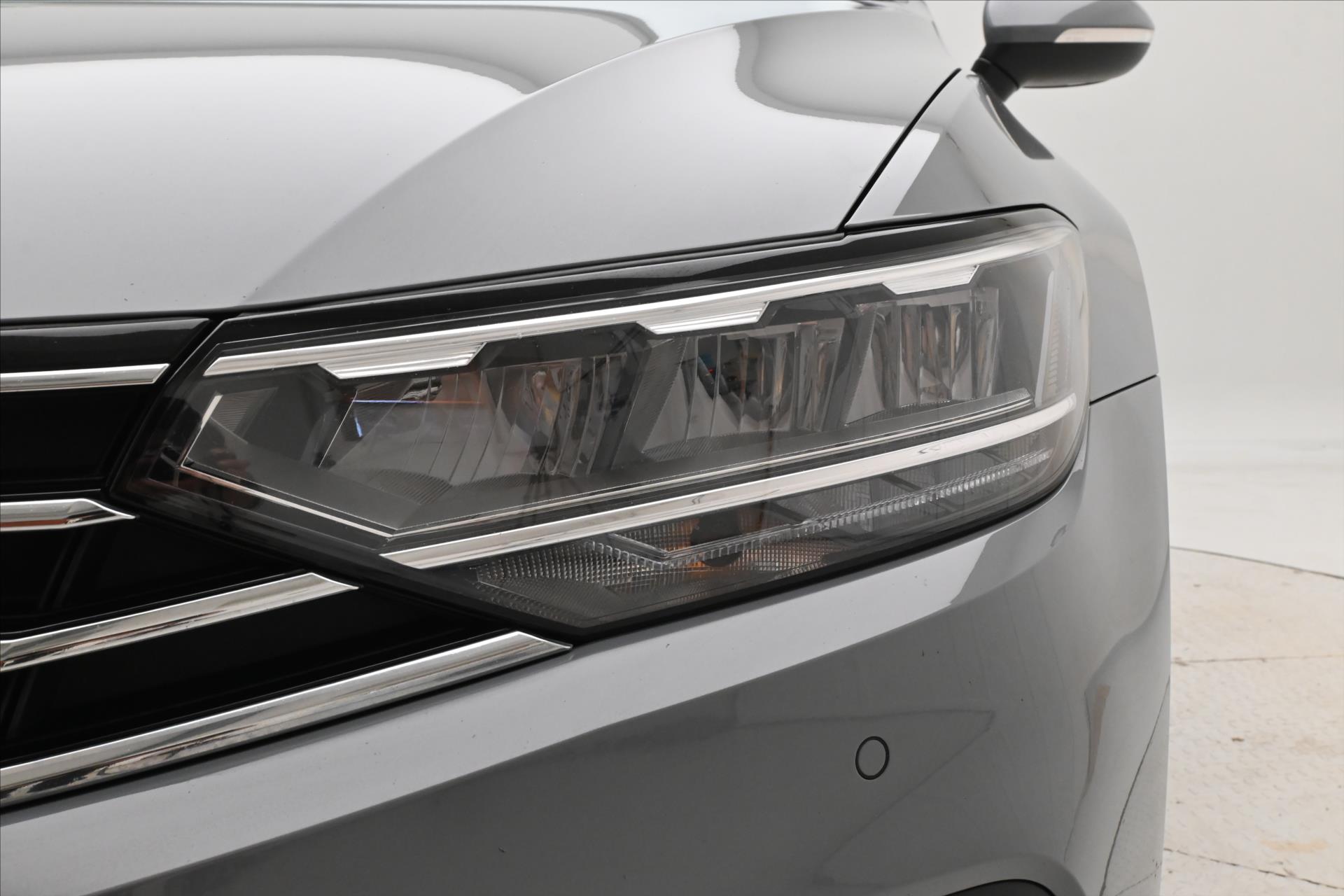 Hlavní fotografie vozu Volkswagen Passat 2,0 TDI 110 KW DSG Business Záruka až 5 let (30)