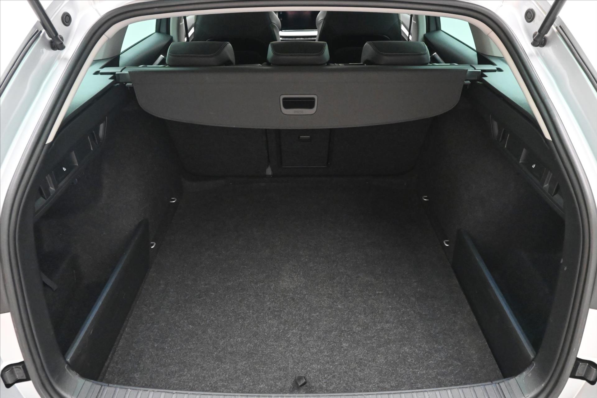 Hlavní fotografie vozu Škoda Octavia 2,0 TDI 110 kW DSG Style Záruka až 5 let (10)