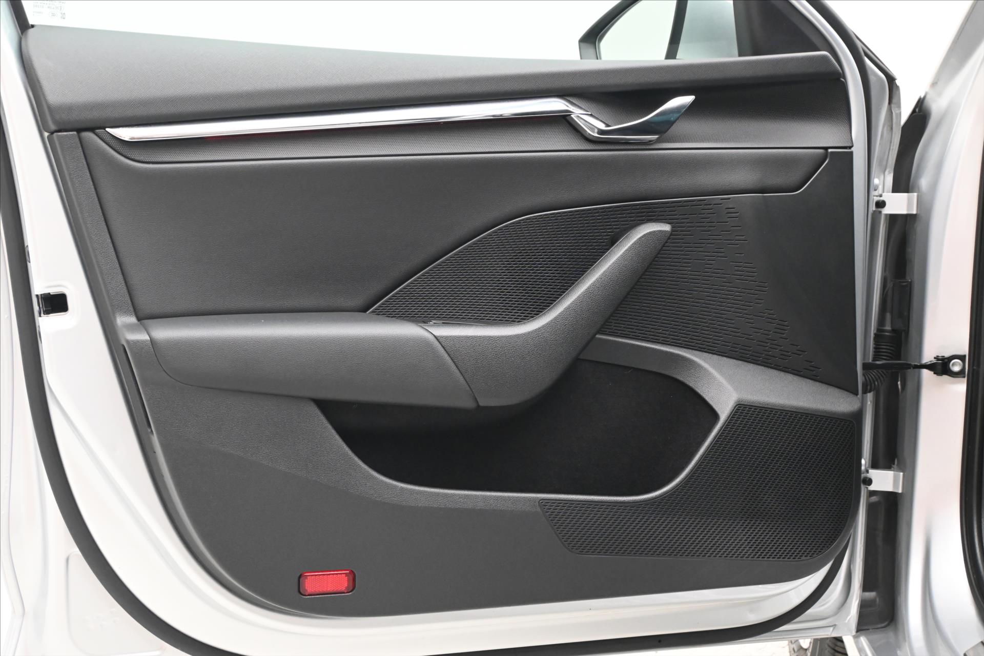 Hlavní fotografie vozu Škoda Octavia 2,0 TDI 110 kW DSG Style Záruka až 5 let (24)