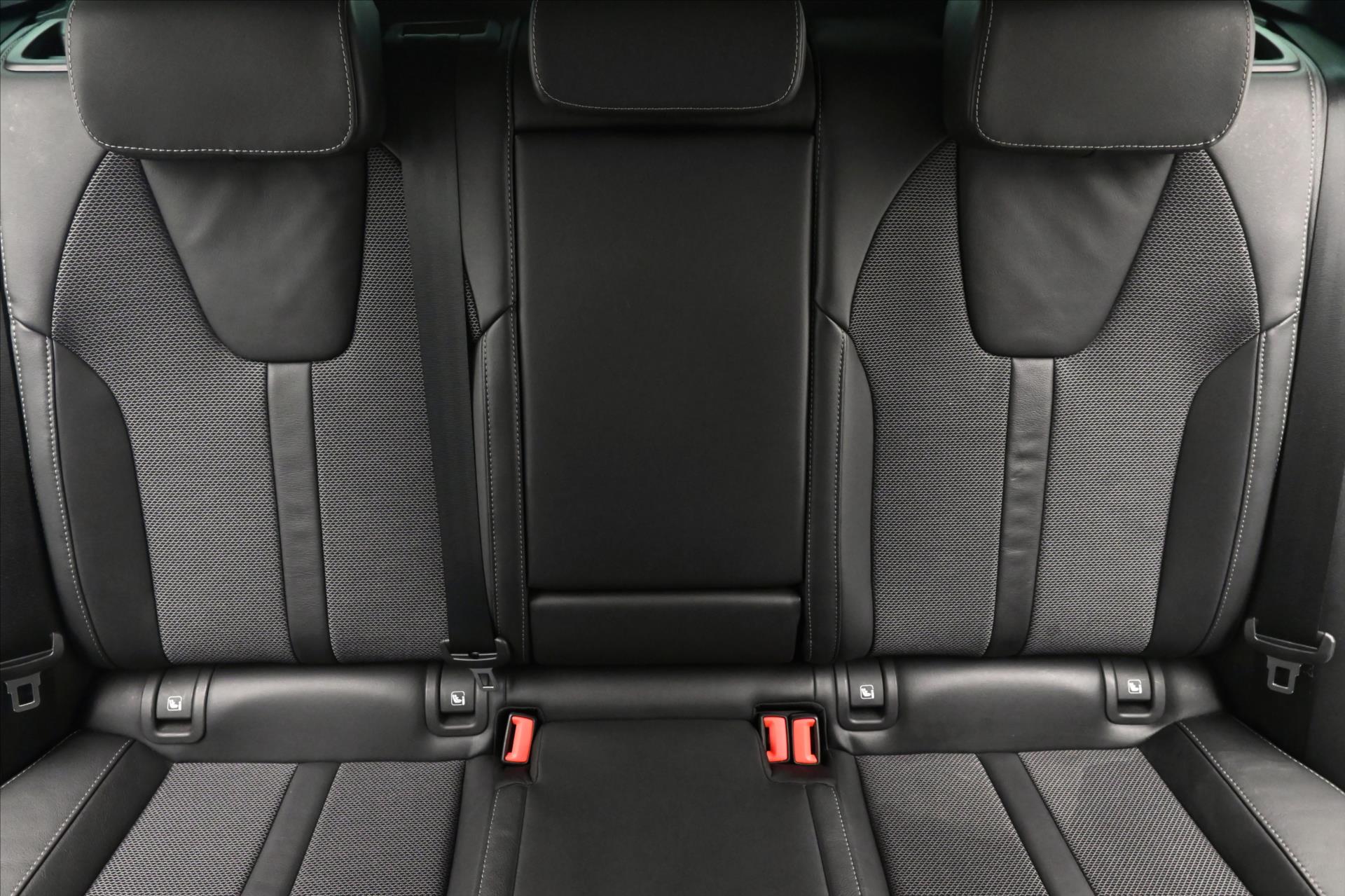 Hlavní fotografie vozu Škoda Octavia 2,0 TDI 110 kW DSG Style Záruka až 5 let (27)