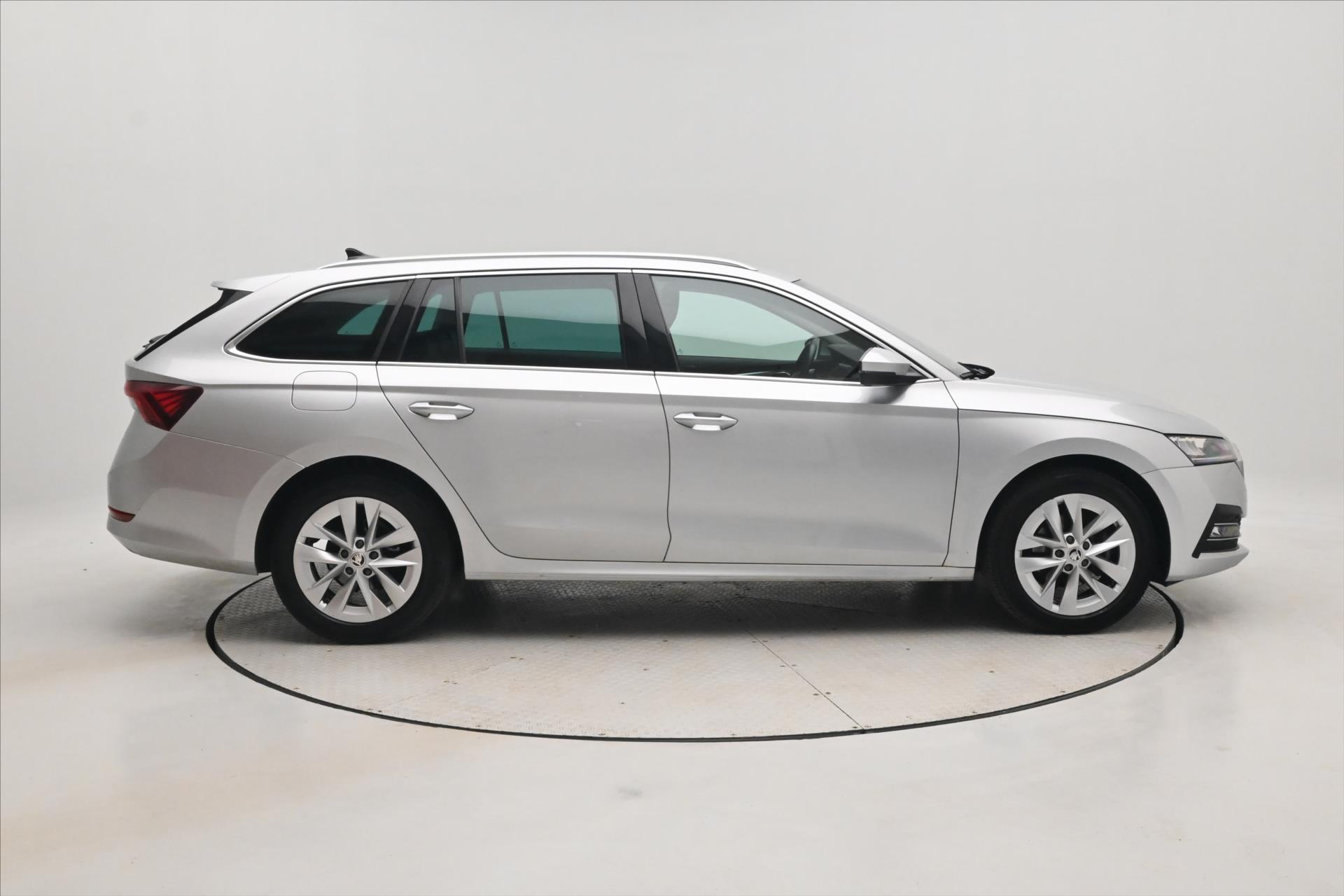 Hlavní fotografie vozu Škoda Octavia 2,0 TDI 110 kW DSG Style Záruka až 5 let (4)