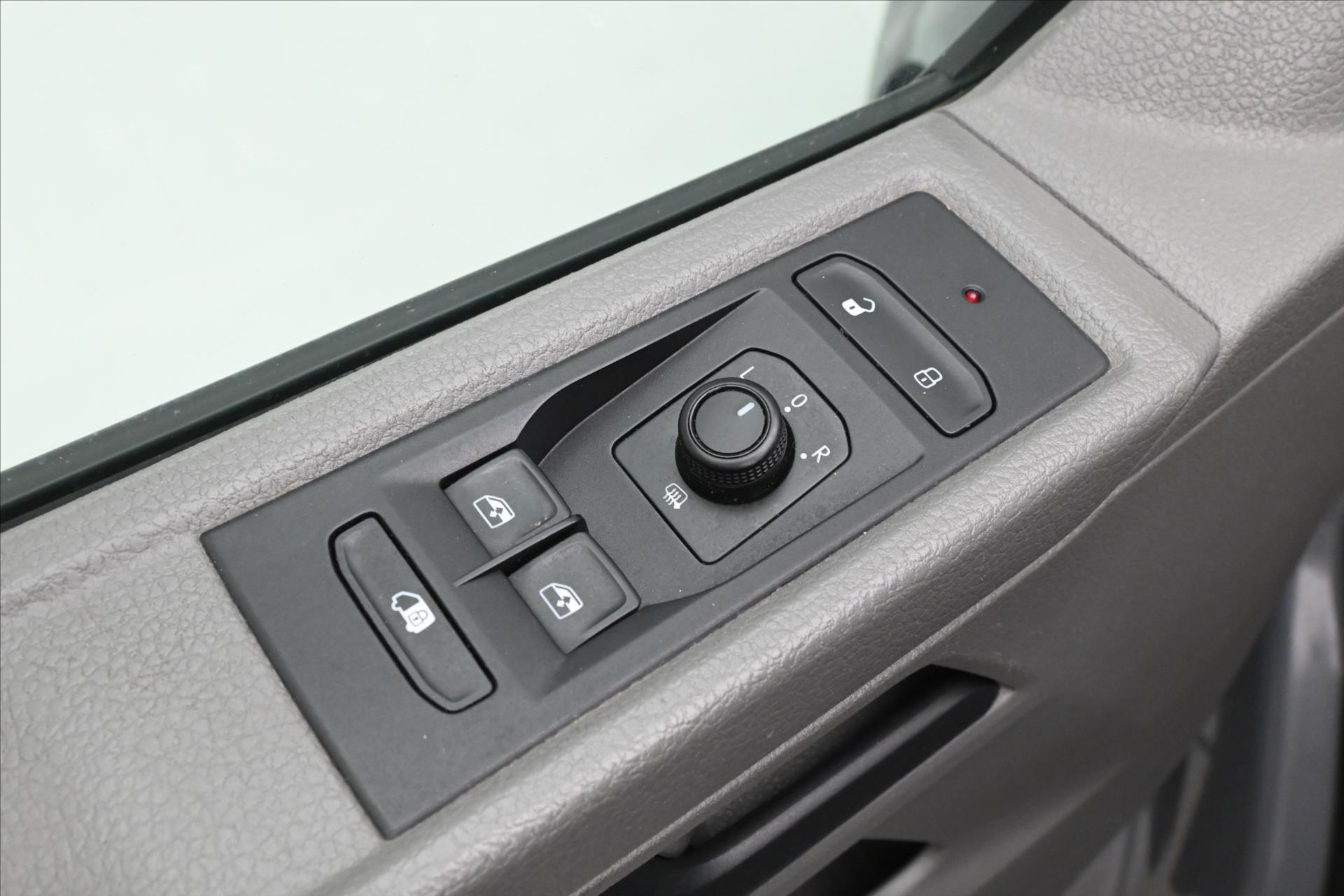 Hlavní fotografie vozu Volkswagen Transporter 2,0 TDI 81 KW Tempomat Záruka až 5 let (24)