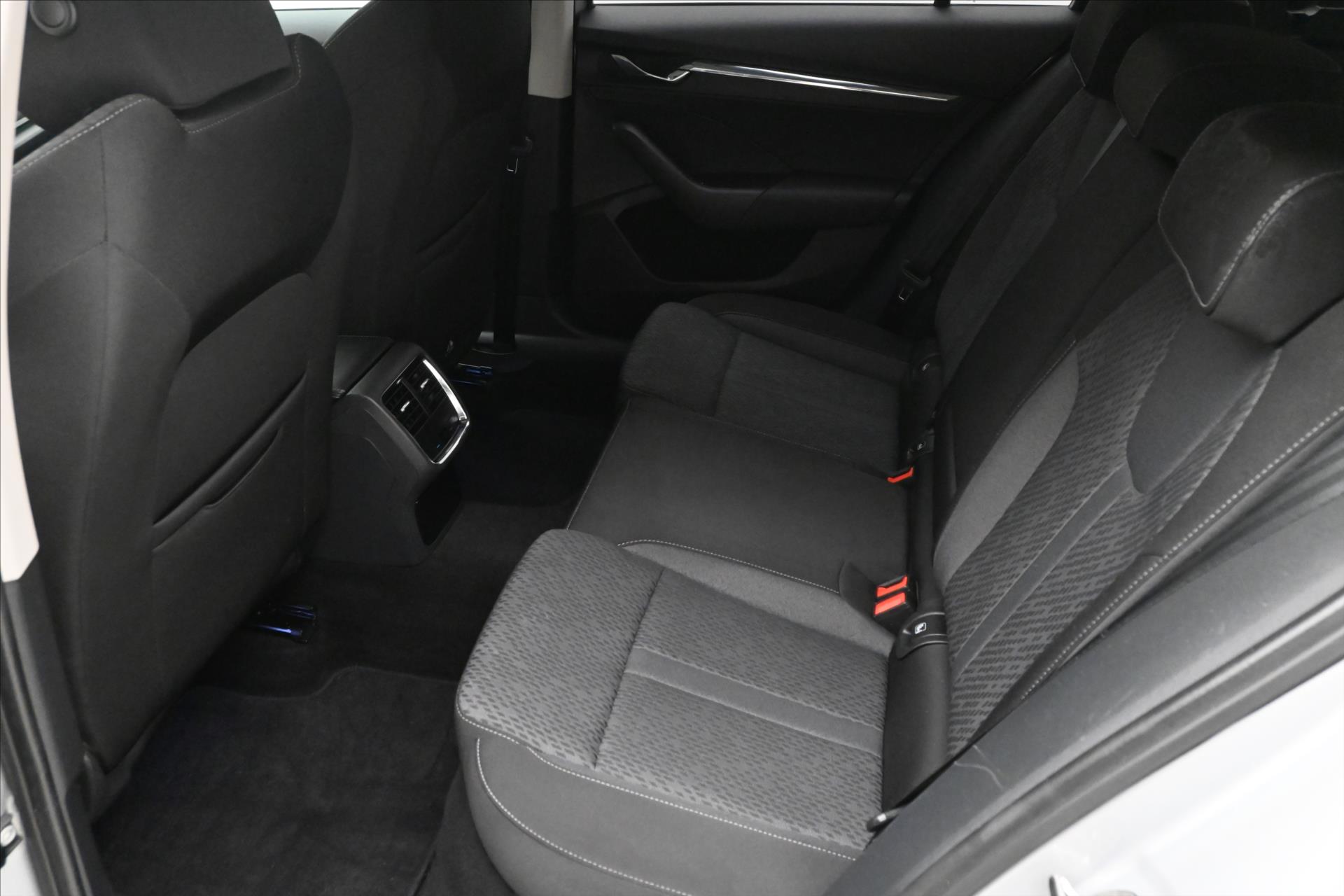 Hlavní fotografie vozu Škoda Octavia 2,0 TDI 110KW DSG Style Záruka až 5 let (14)