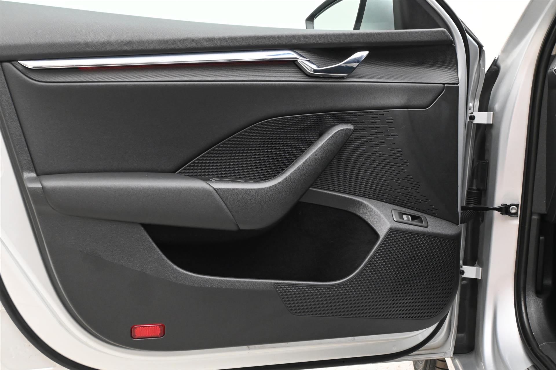 Hlavní fotografie vozu Škoda Octavia 2,0 TDI 110KW DSG Style Záruka až 5 let (25)