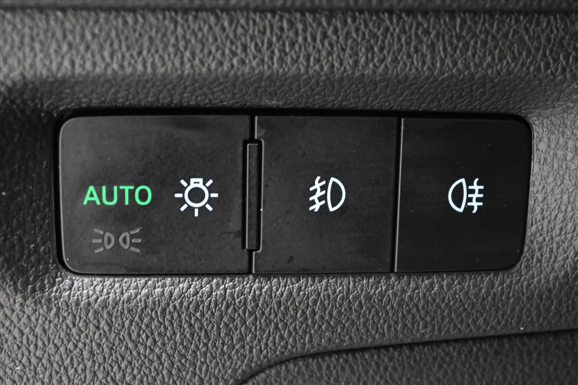 Hlavní fotografie vozu Škoda Octavia 2,0 TDI 110KW DSG Style Záruka až 5 let (27)