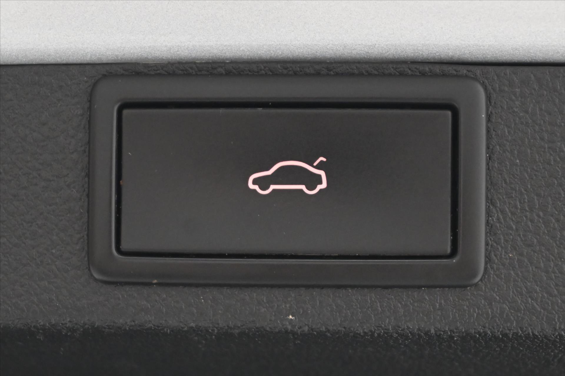 Hlavní fotografie vozu Škoda Octavia 2,0 TDI 110KW DSG Style Záruka až 5 let (28)