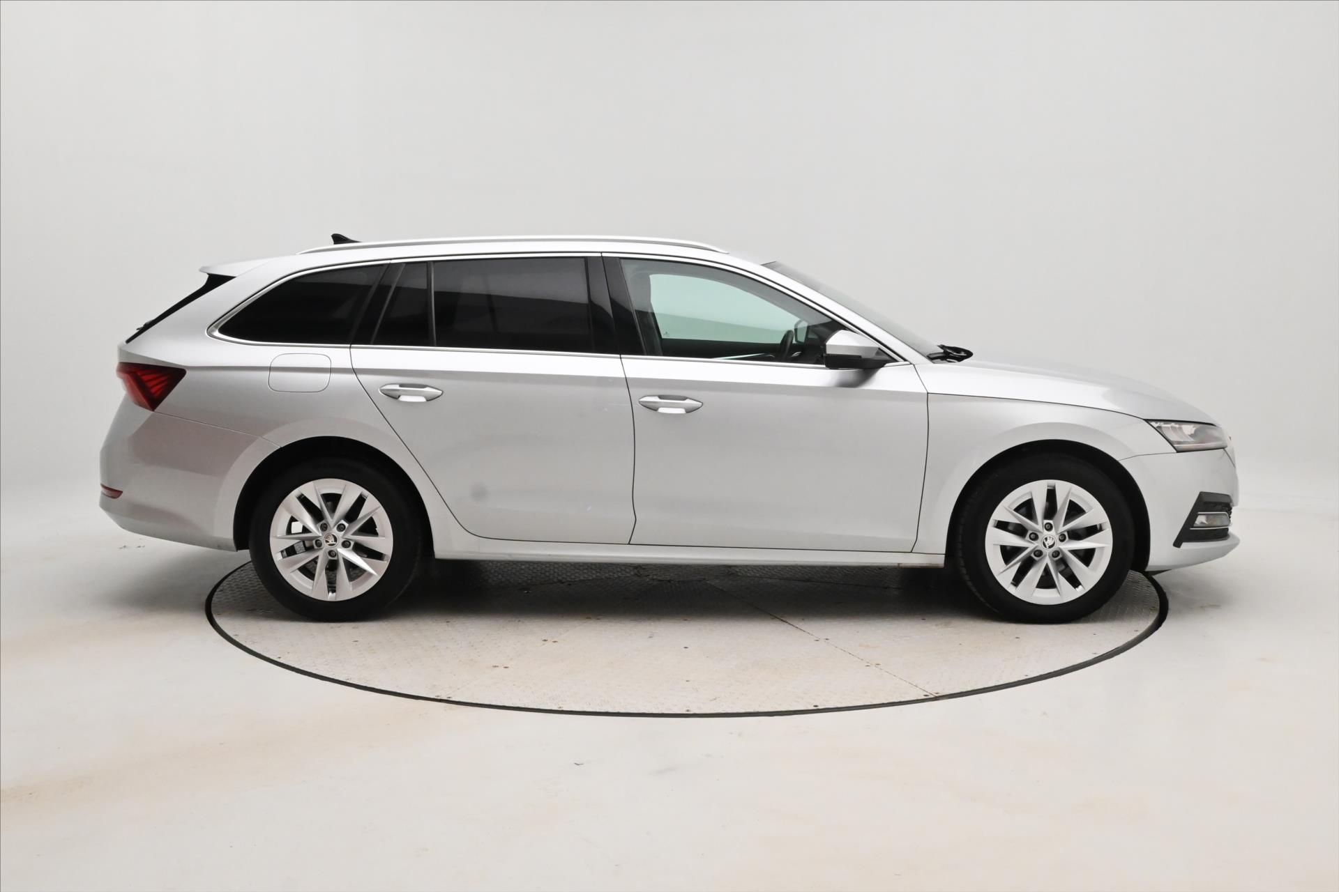 Hlavní fotografie vozu Škoda Octavia 2,0 TDI 110KW DSG Style Záruka až 5 let (4)