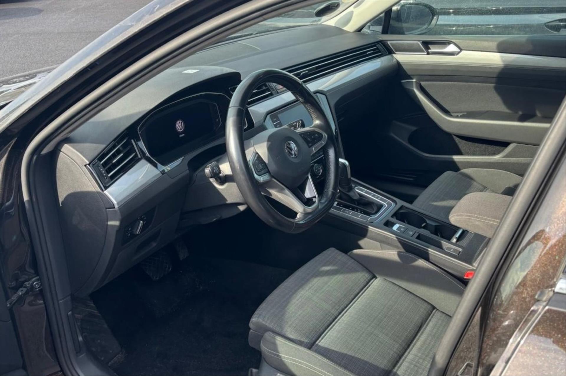 Hlavní fotografie vozu Volkswagen Passat 2,0 TDI 110 kW DSG Business VŮZ PŘIPRAVUJEME K PRODEJ (3)