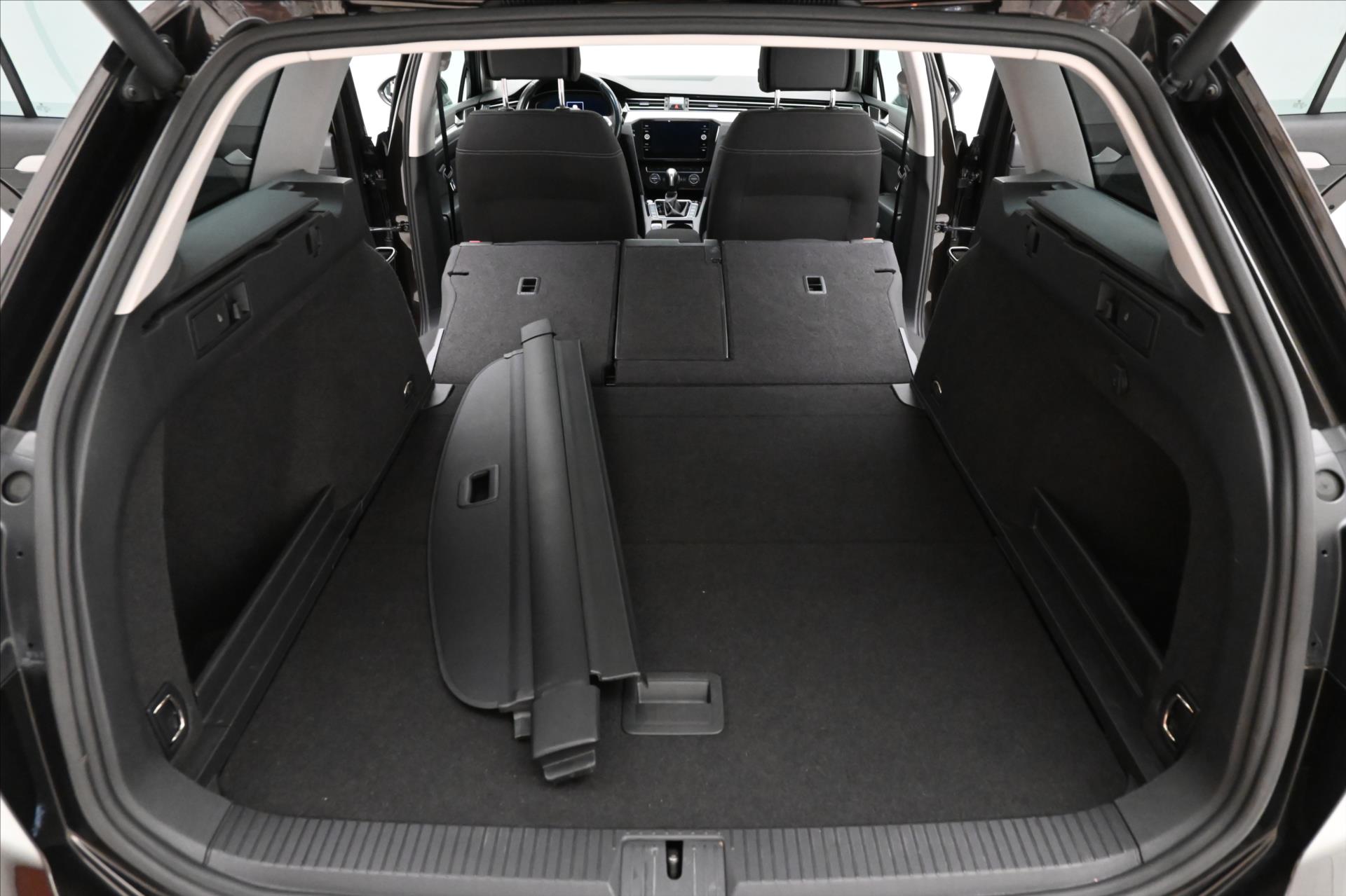 Hlavní fotografie vozu Volkswagen Passat 2,0 TDI 110 kW DSG Business Záruka až 5 let (11)