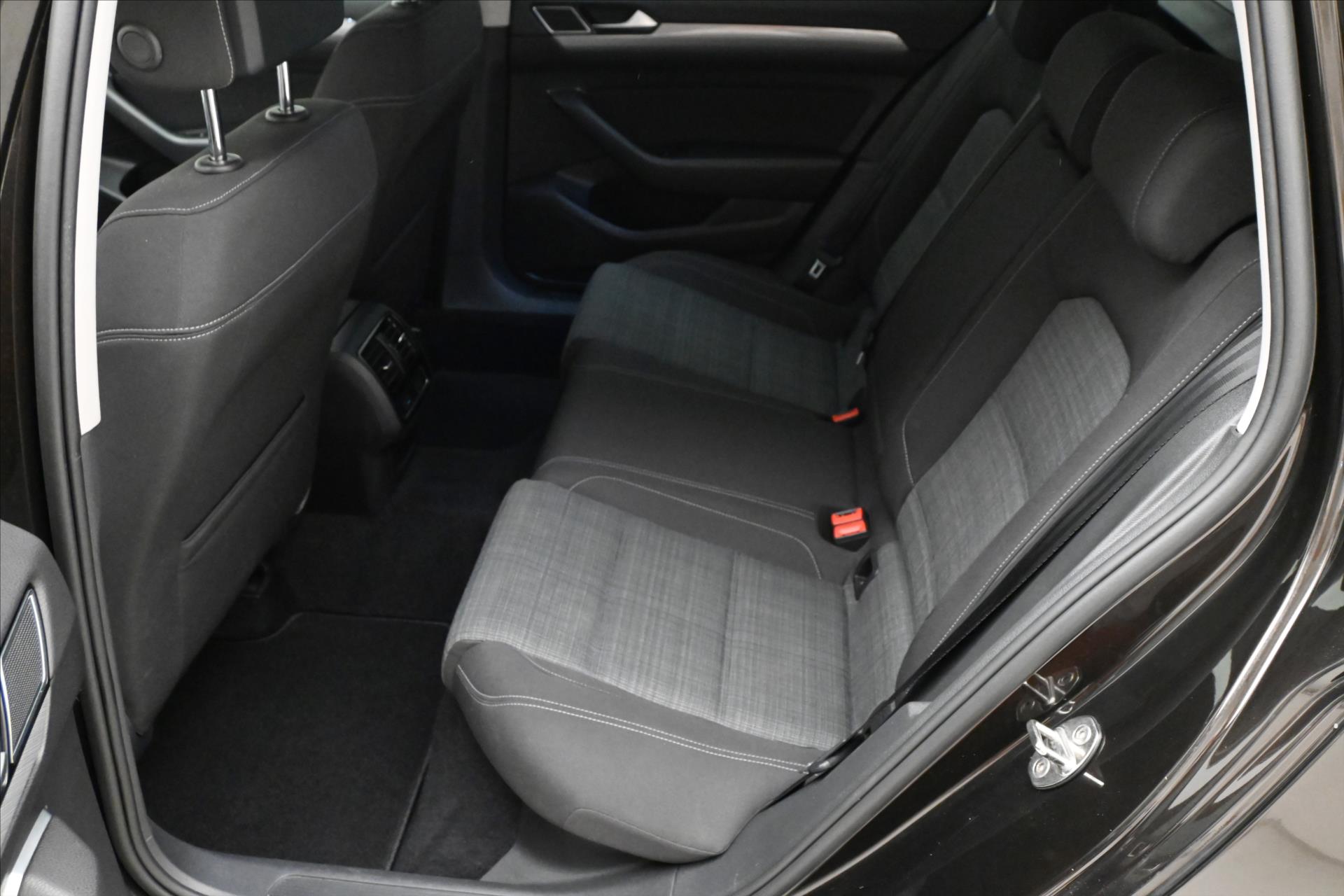 Hlavní fotografie vozu Volkswagen Passat 2,0 TDI 110 kW DSG Business Záruka až 5 let (14)