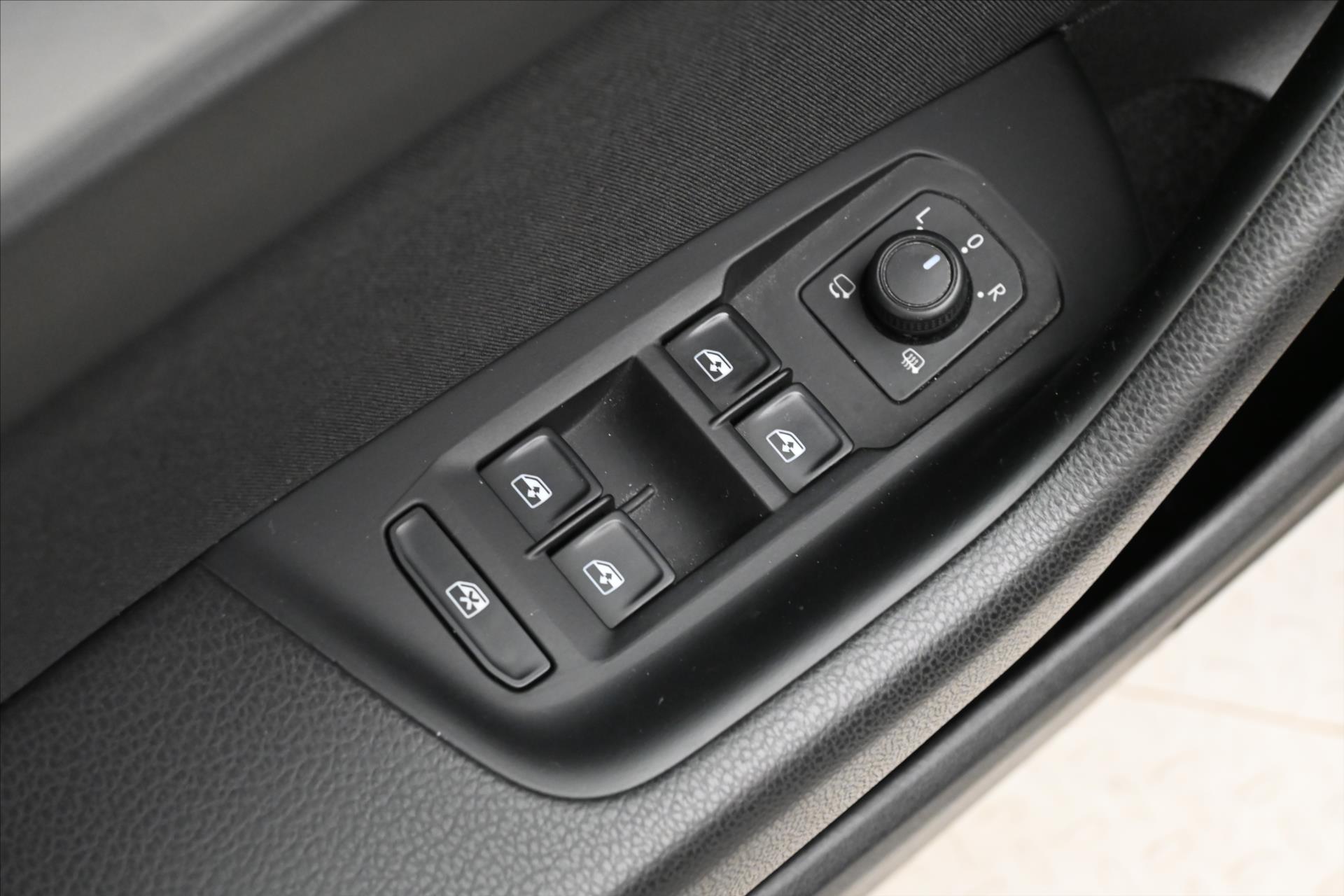 Hlavní fotografie vozu Volkswagen Passat 2,0 TDI 110 kW DSG Business Záruka až 5 let (25)