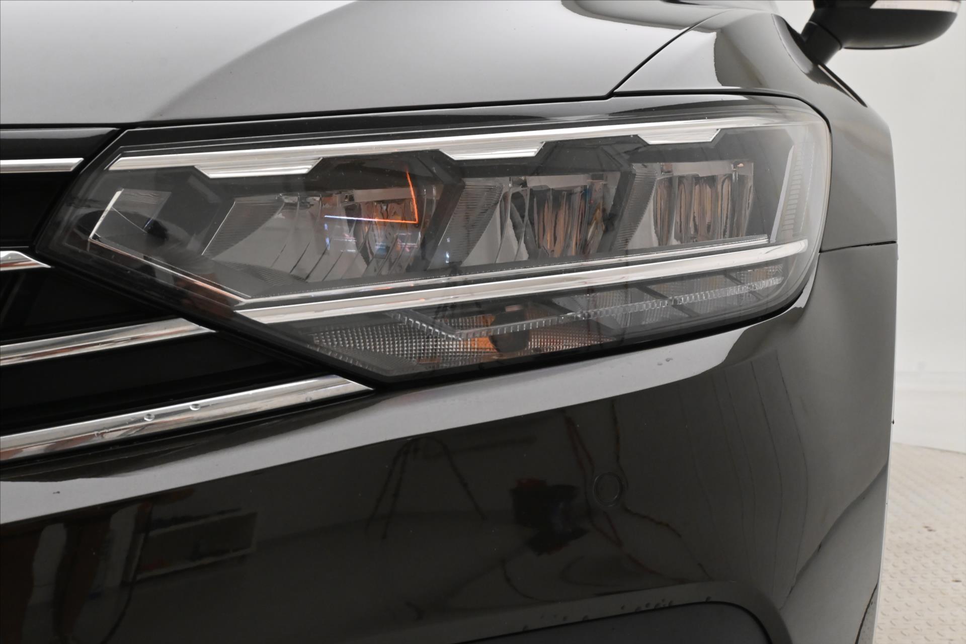 Hlavní fotografie vozu Volkswagen Passat 2,0 TDI 110 kW DSG Business Záruka až 5 let (29)