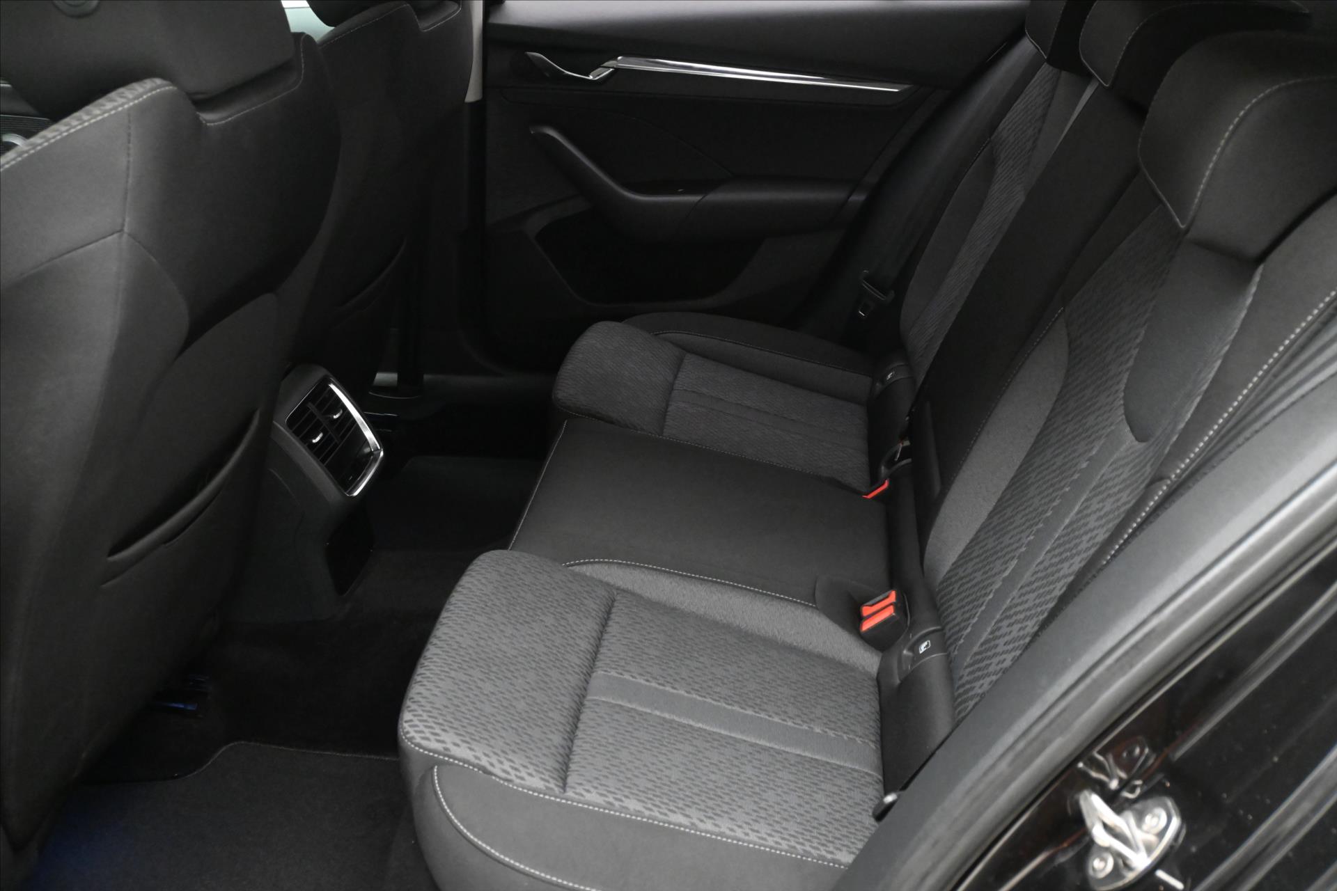 Hlavní fotografie vozu Škoda Octavia 2,0 TDI 110 kW DSG Style Záruka až 5 let (14)