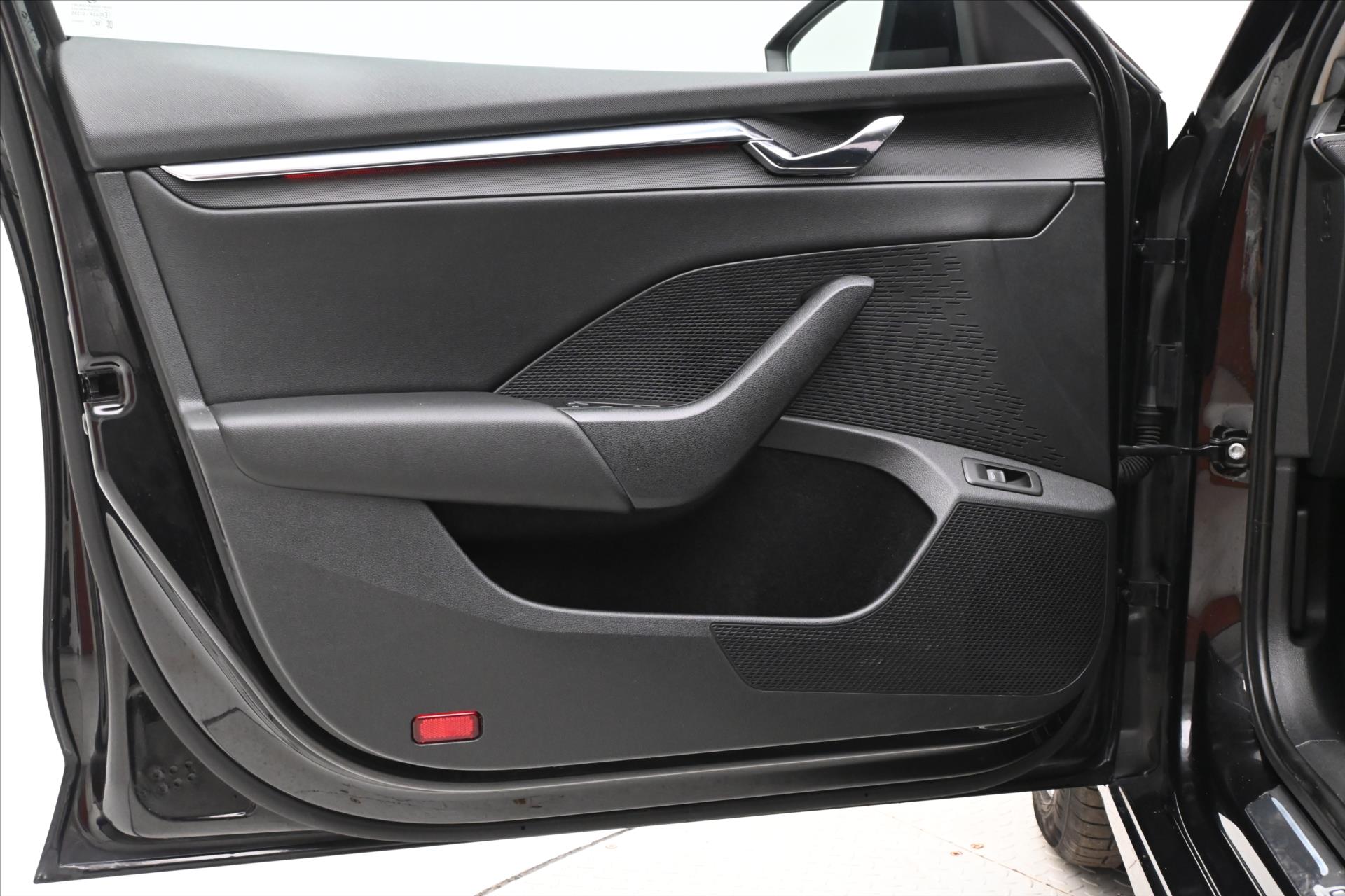 Hlavní fotografie vozu Škoda Octavia 2,0 TDI 110 kW DSG Style Záruka až 5 let (25)