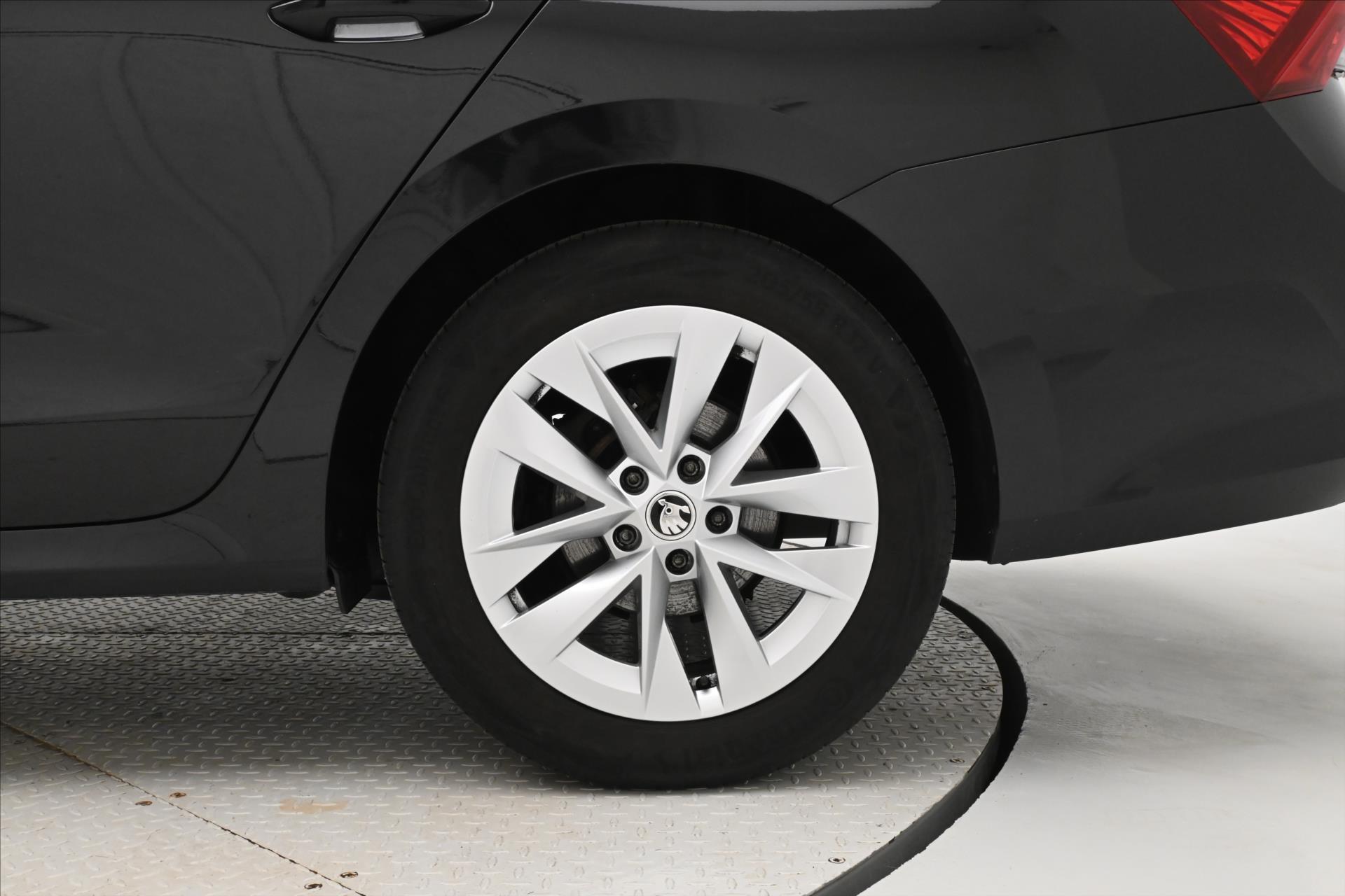 Hlavní fotografie vozu Škoda Octavia 2,0 TDI 110 kW DSG Style Záruka až 5 let (33)