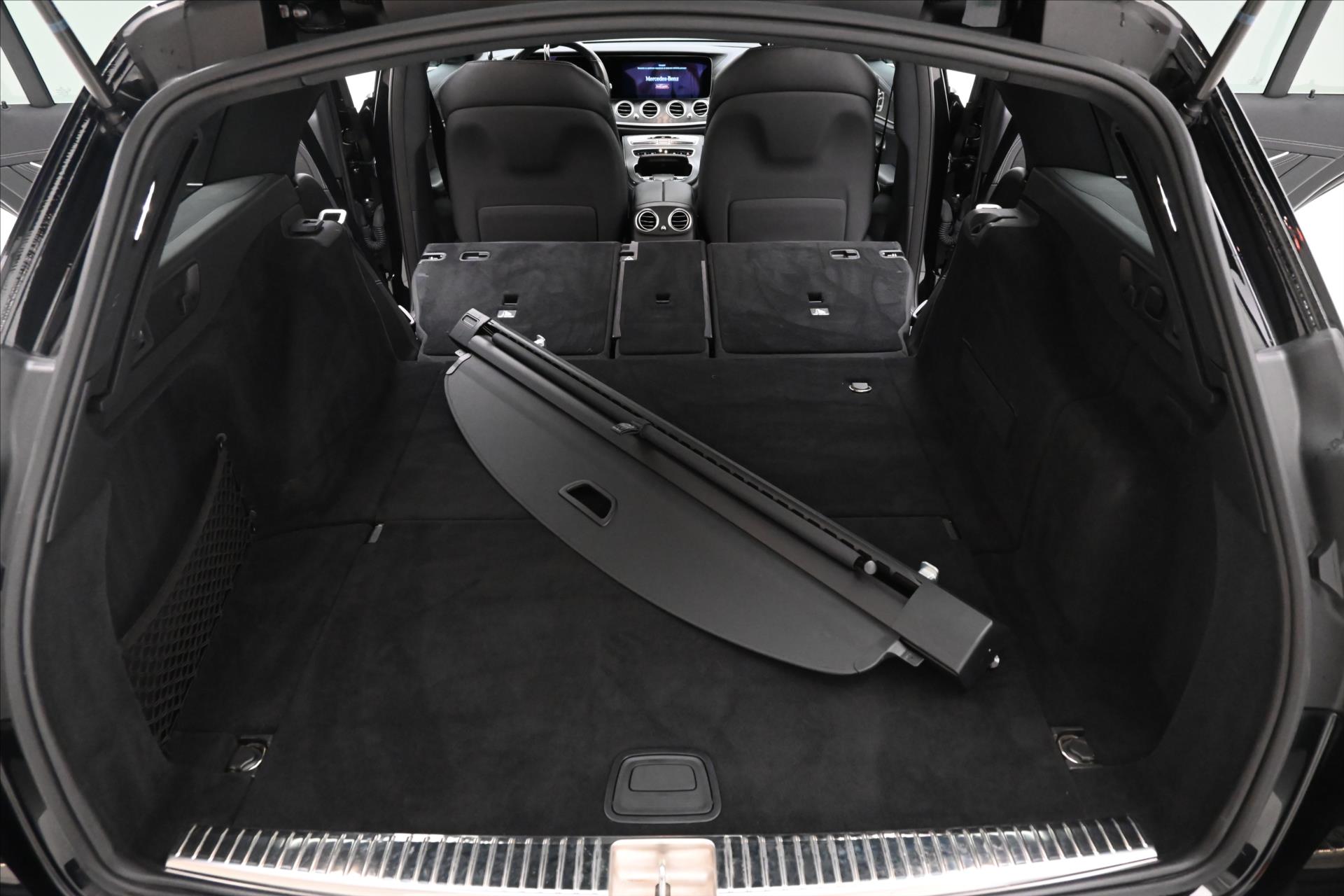 Hlavní fotografie vozu Mercedes-Benz Třídy E 2,0 220D 147kW 9G-TRONIC Záruka až 5 let (11)