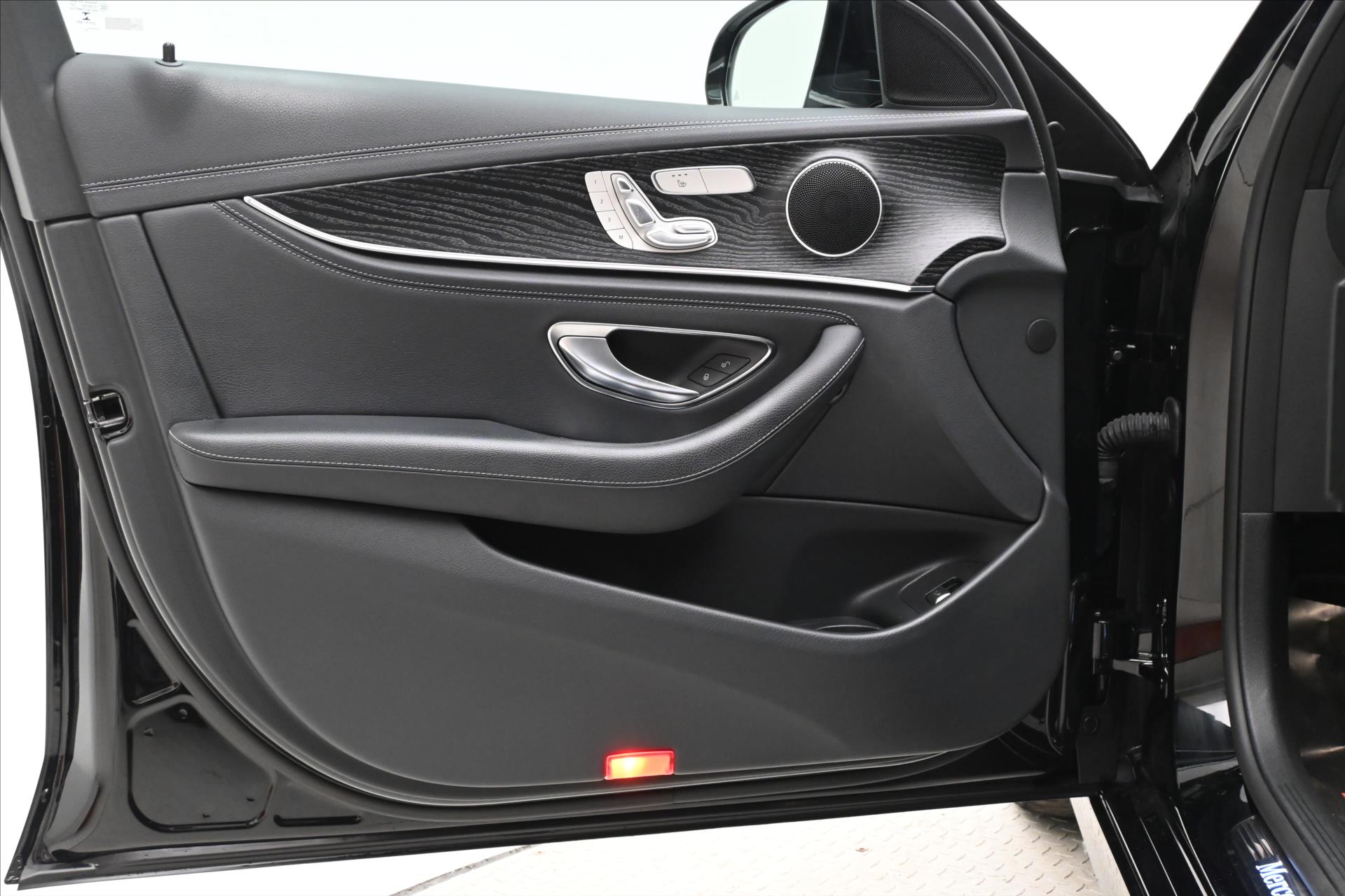 Hlavní fotografie vozu Mercedes-Benz Třídy E 2,0 220D 147kW 9G-TRONIC Záruka až 5 let (23)