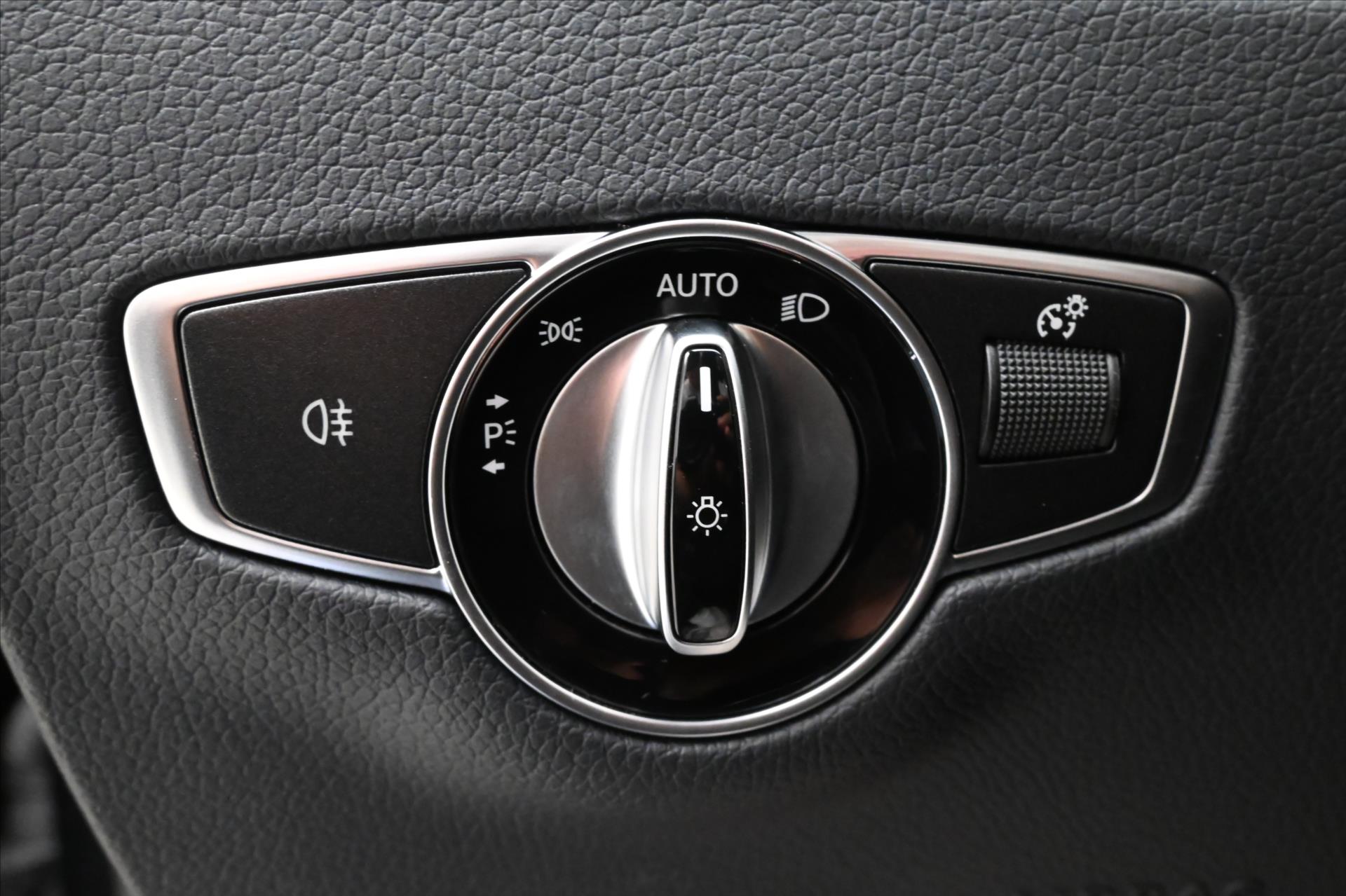 Hlavní fotografie vozu Mercedes-Benz Třídy E 2,0 220D 147kW 9G-TRONIC Záruka až 5 let (25)