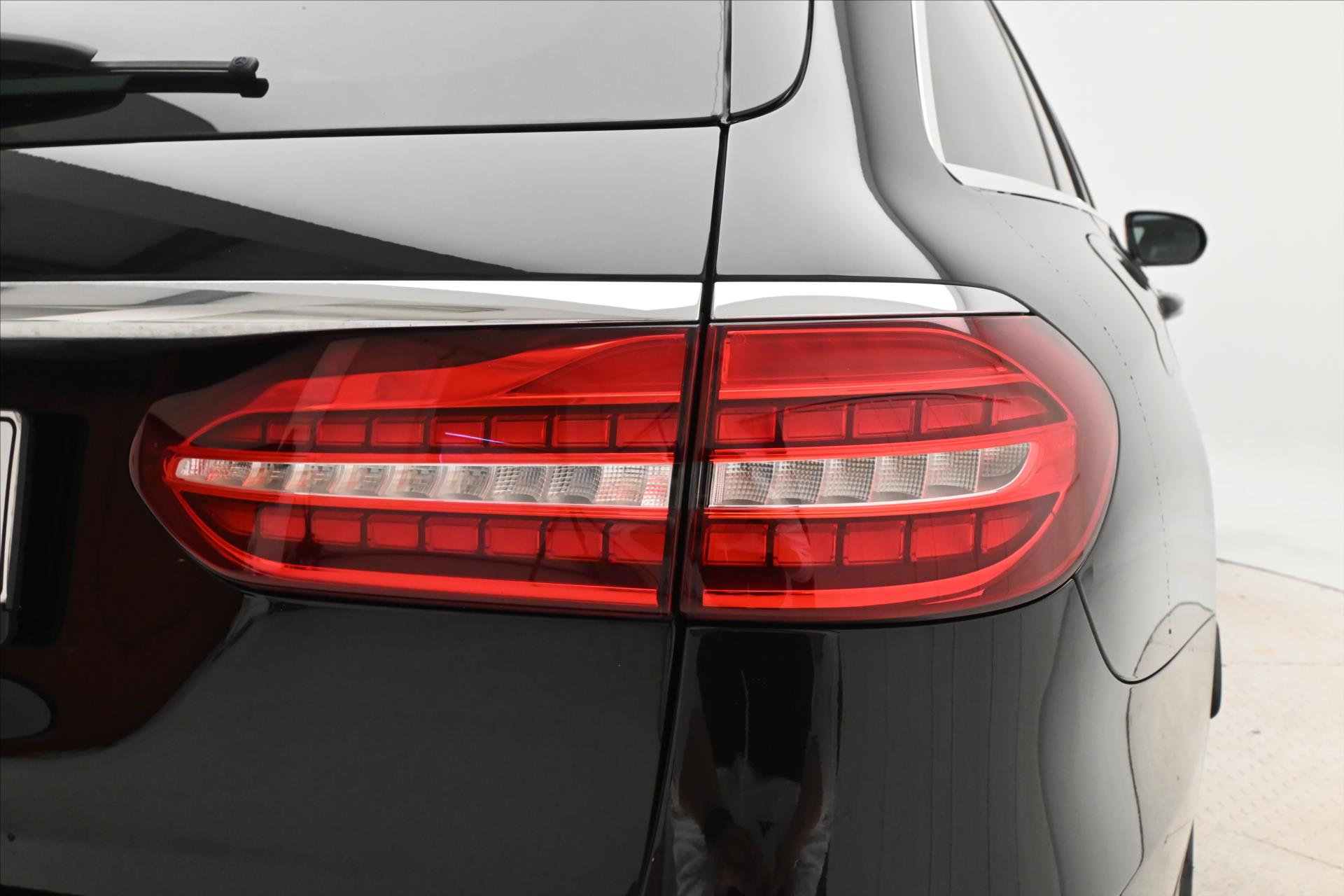 Hlavní fotografie vozu Mercedes-Benz Třídy E 2,0 220D 147kW 9G-TRONIC Záruka až 5 let (29)