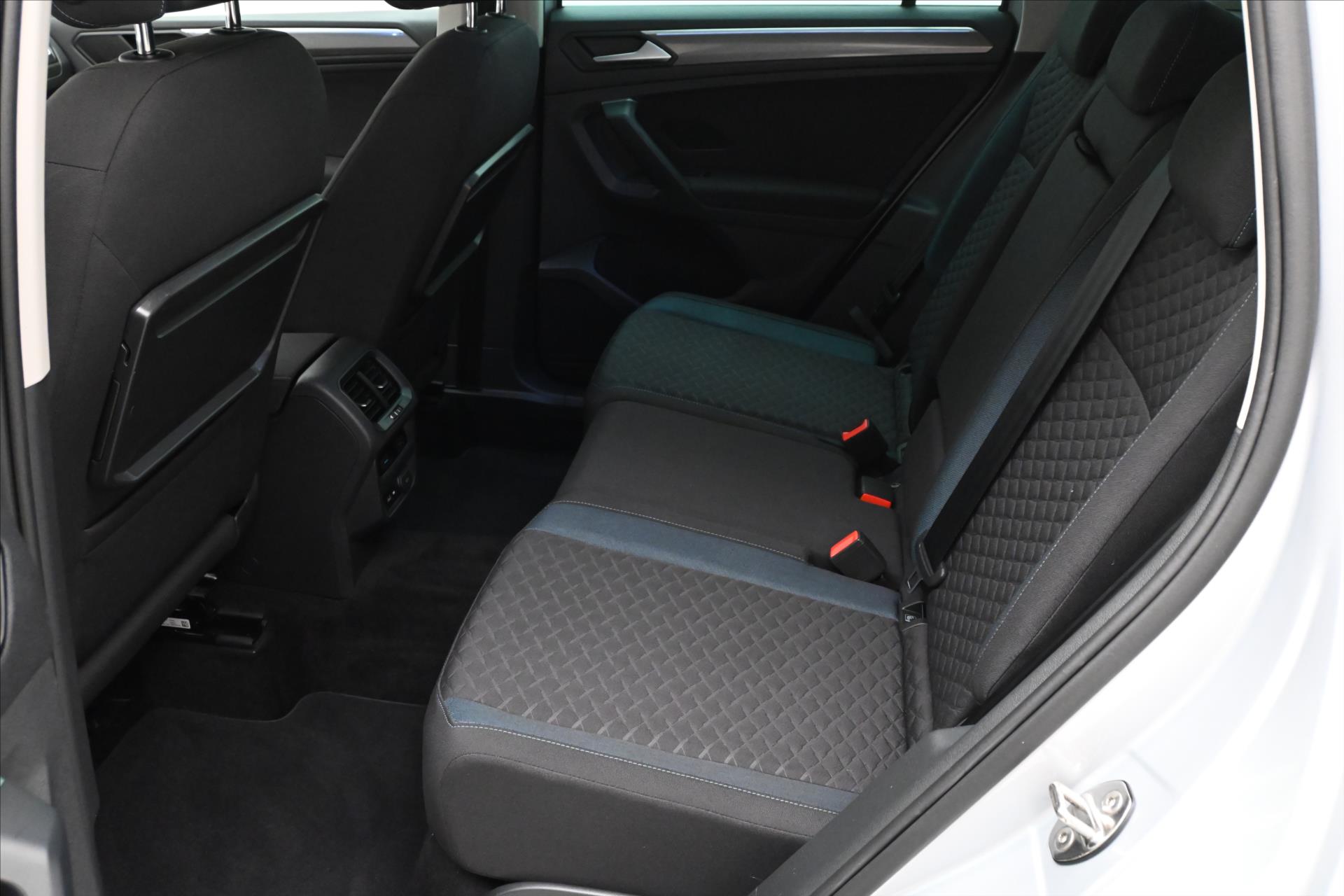 Hlavní fotografie vozu Volkswagen Tiguan 2,0 TDI 110 kW DSG iQ.DRIVE Záruka až 5 let (14)