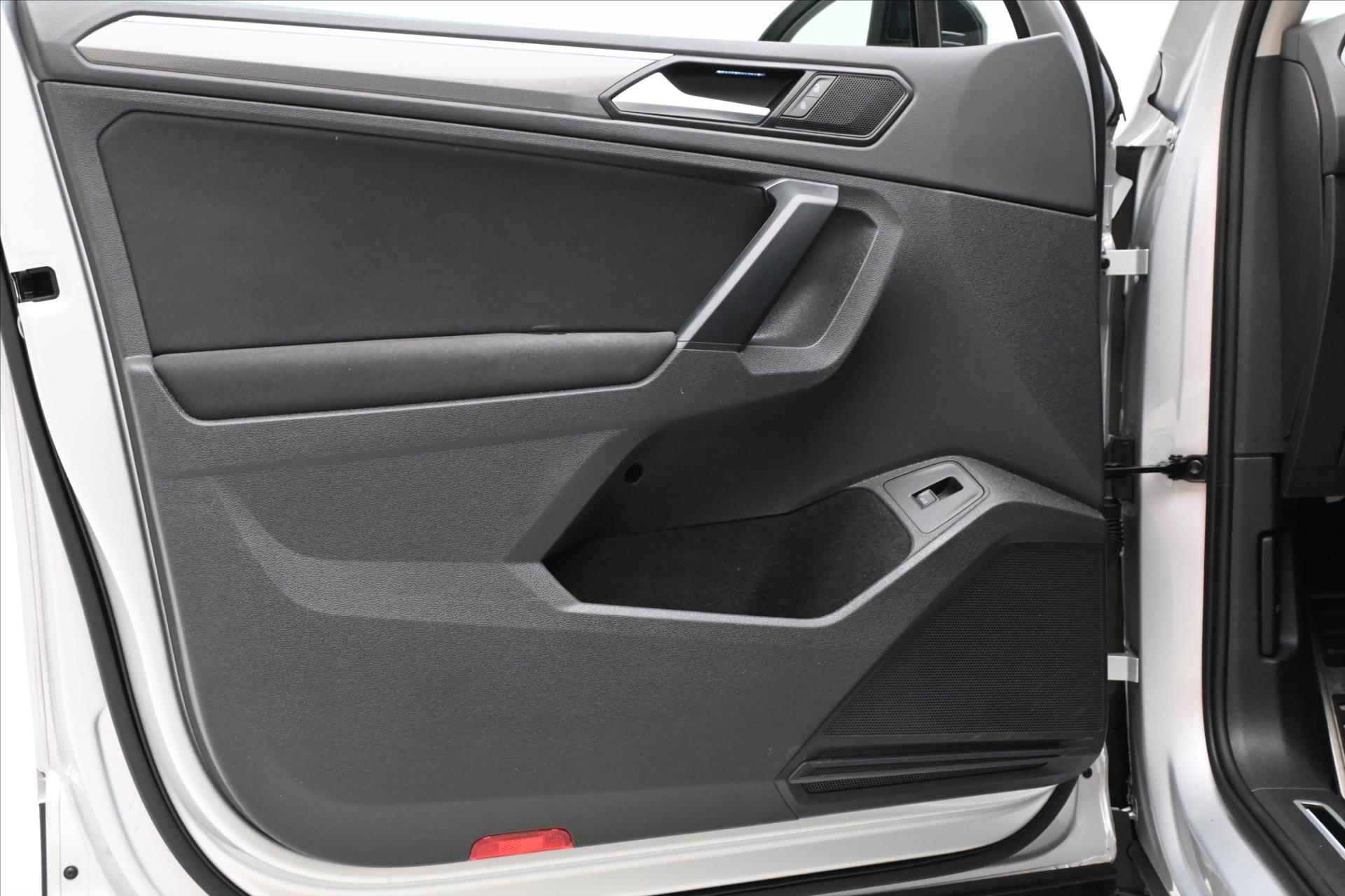 Hlavní fotografie vozu Volkswagen Tiguan 2,0 TDI 110 kW DSG iQ.DRIVE Záruka až 5 let (24)