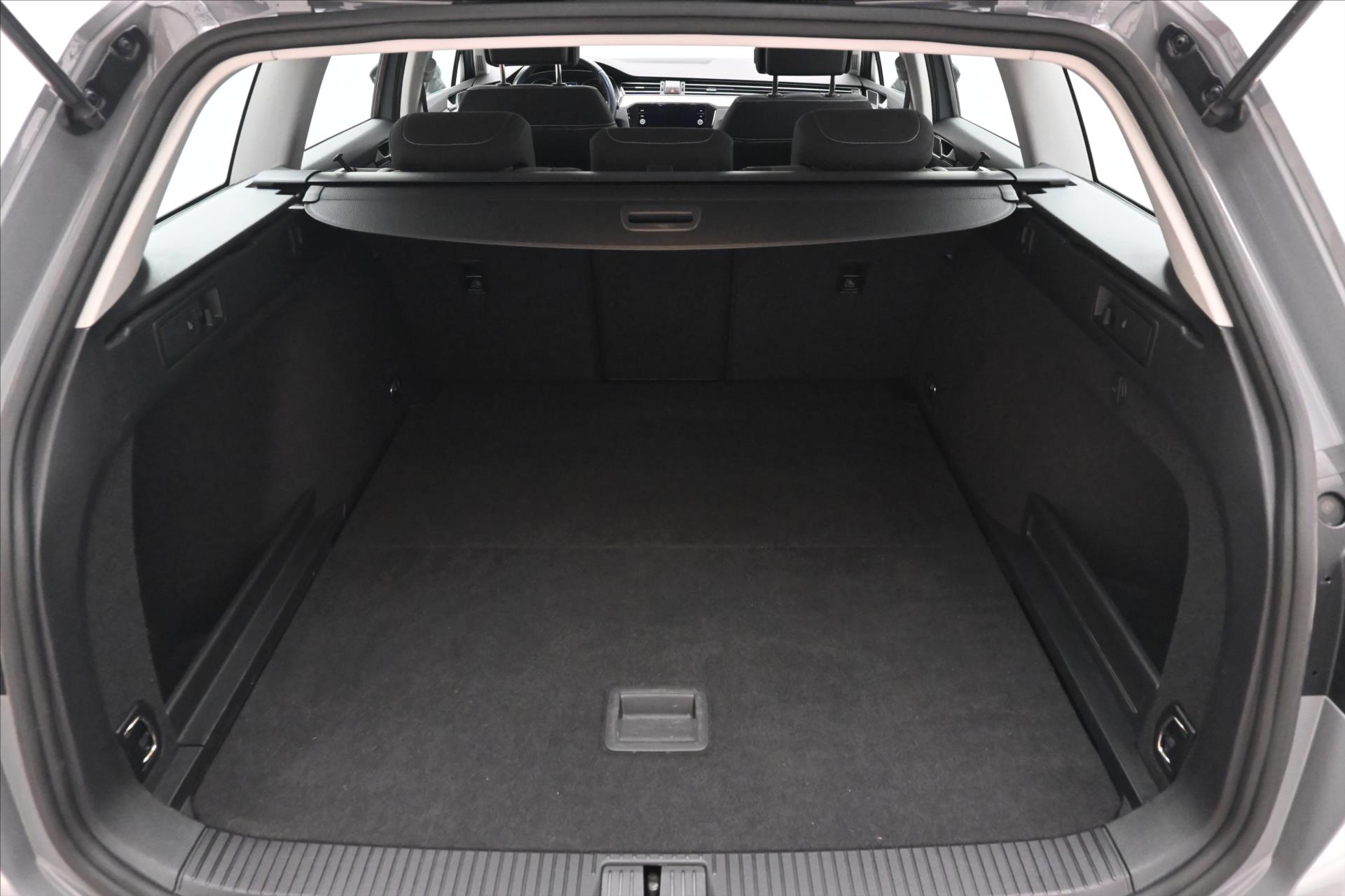 Hlavní fotografie vozu Volkswagen Passat 2,0 TDI 110kW Business Záruka až 5 let (10)