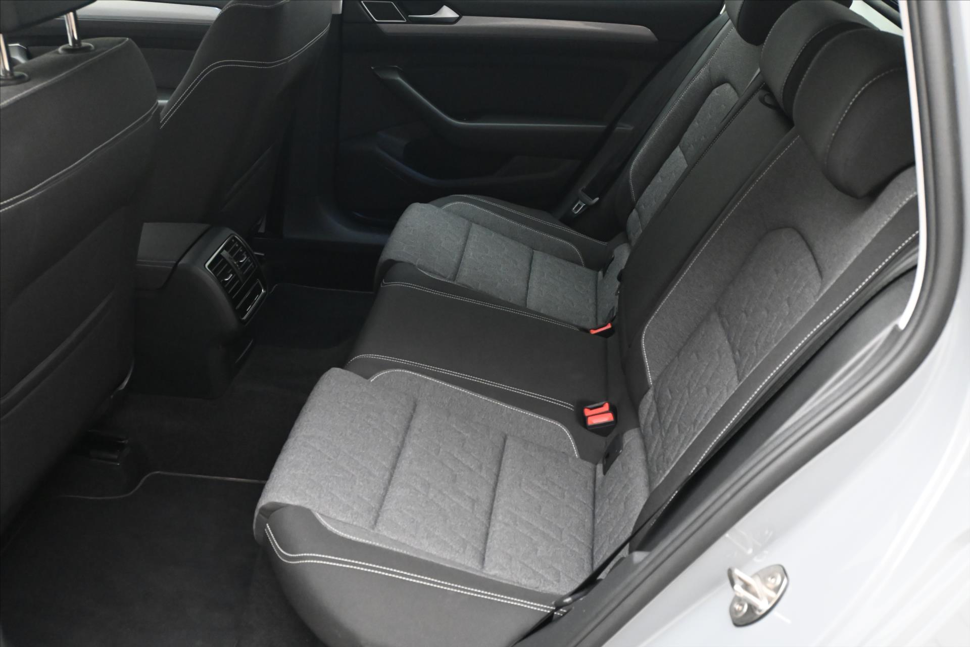 Hlavní fotografie vozu Volkswagen Passat 2,0 TDI 110kW Business Záruka až 5 let (14)