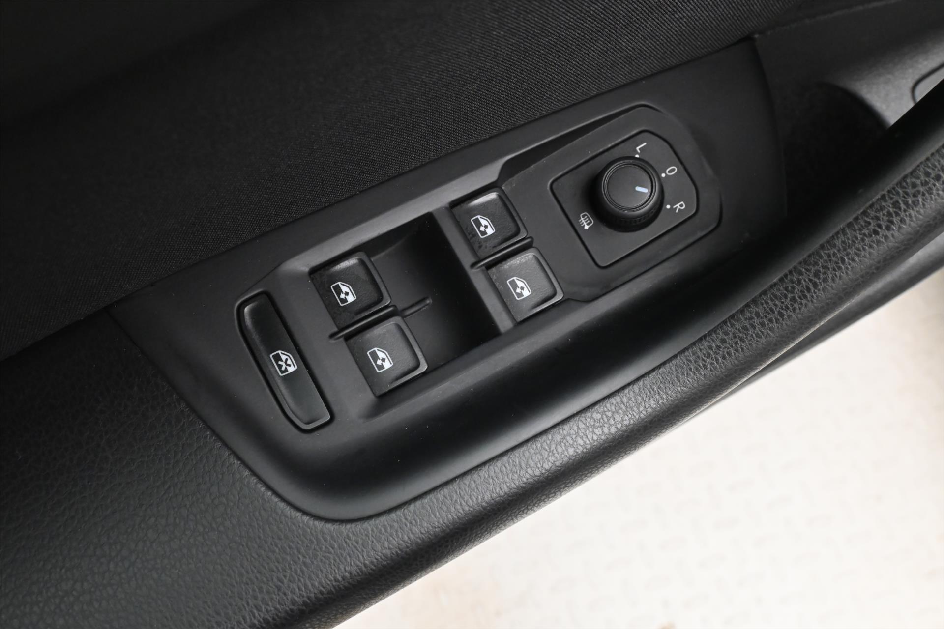 Hlavní fotografie vozu Volkswagen Passat 2,0 TDI 110kW Business Záruka až 5 let (26)