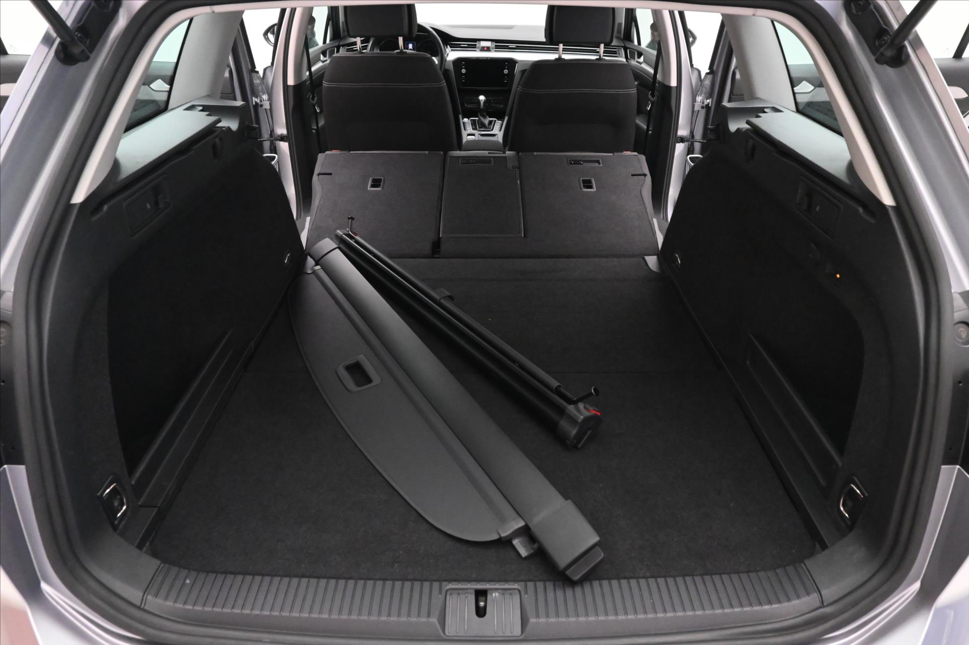 Hlavní fotografie vozu Volkswagen Passat 2,0 TDI 110 KW DSG Business Záruka až 5 let (11)