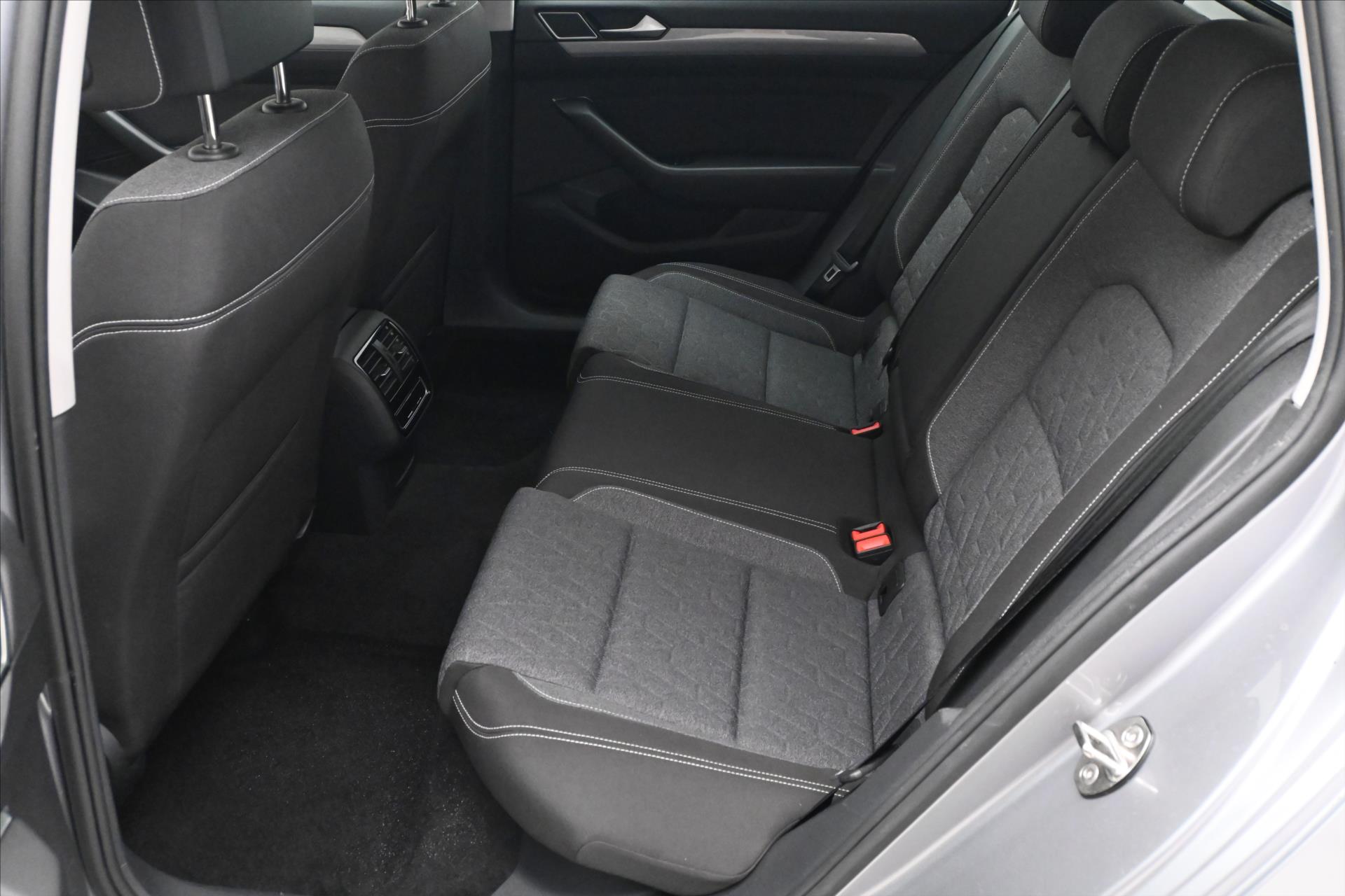 Hlavní fotografie vozu Volkswagen Passat 2,0 TDI 110 KW DSG Business Záruka až 5 let (14)