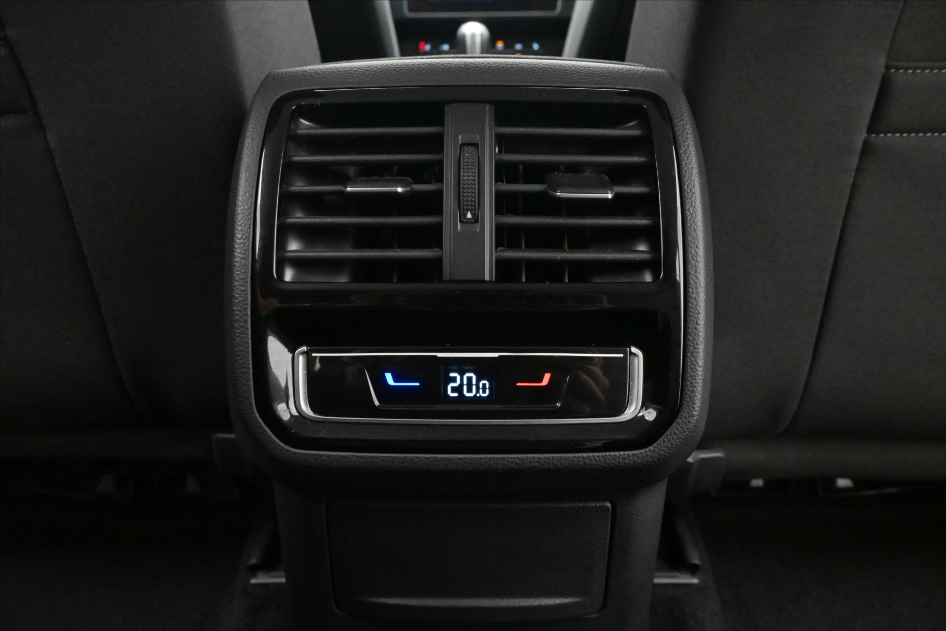 Hlavní fotografie vozu Volkswagen Passat 2,0 TDI 110 KW DSG Business Záruka až 5 let (22)