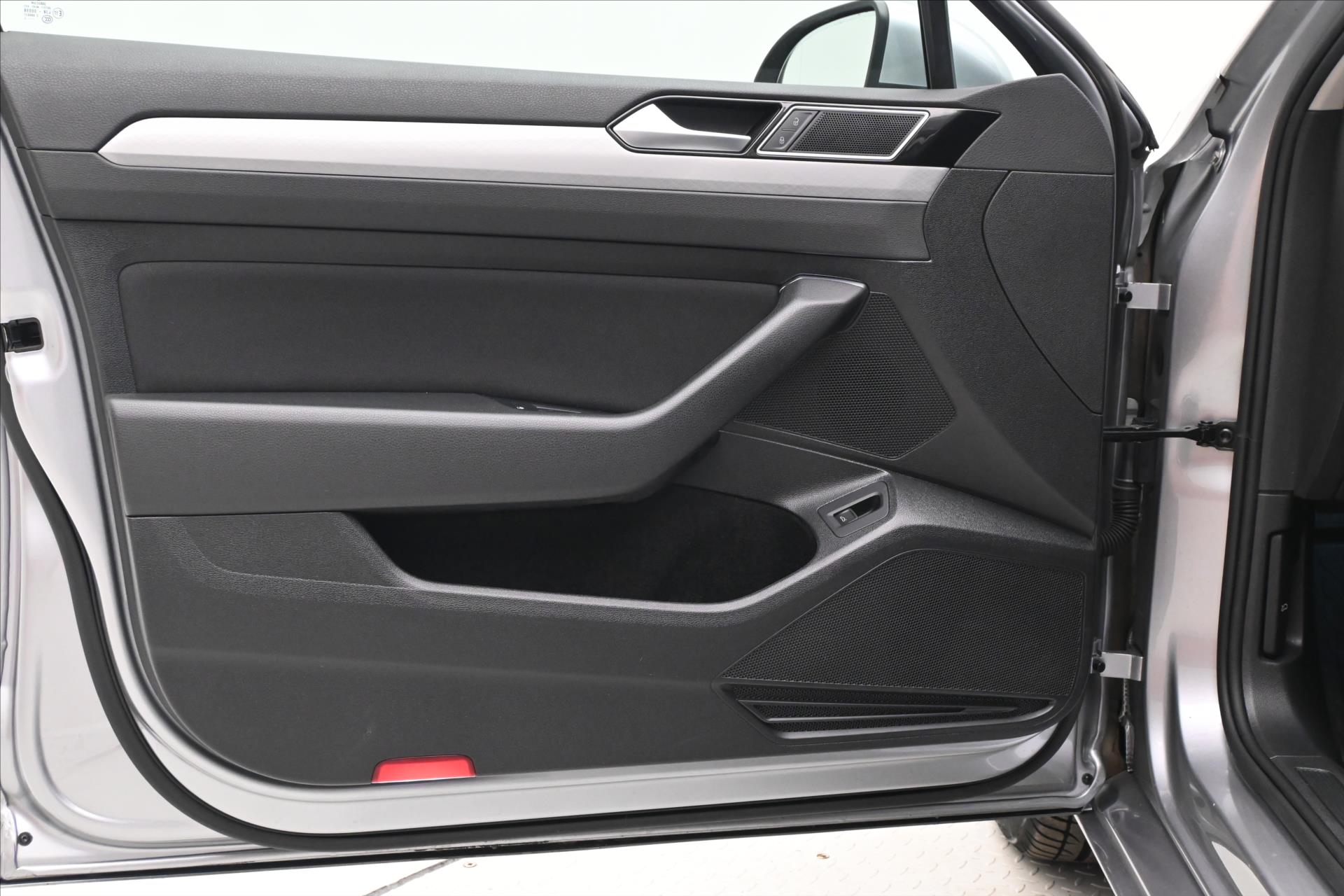 Hlavní fotografie vozu Volkswagen Passat 2,0 TDI 110 KW DSG Business Záruka až 5 let (25)