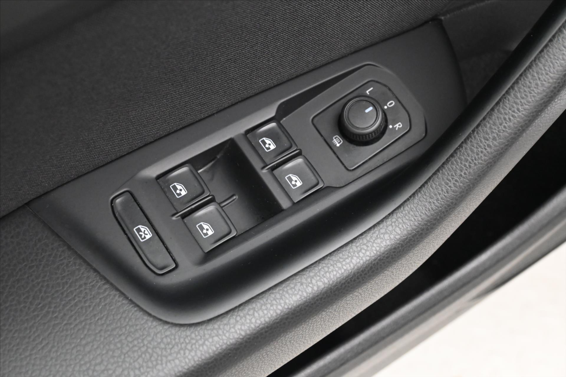 Hlavní fotografie vozu Volkswagen Passat 2,0 TDI 110 KW DSG Business Záruka až 5 let (26)