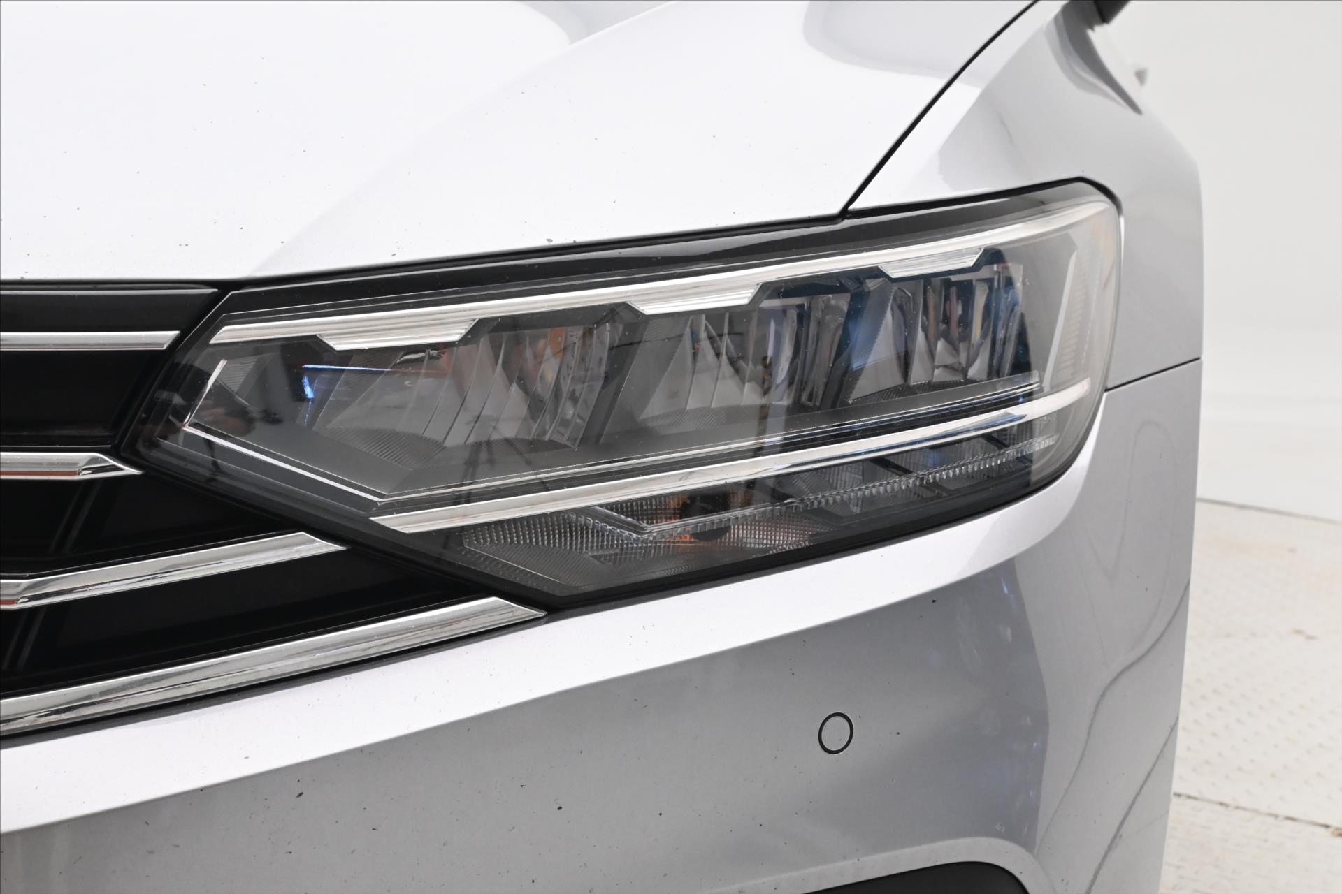 Hlavní fotografie vozu Volkswagen Passat 2,0 TDI 110 KW DSG Business Záruka až 5 let (30)