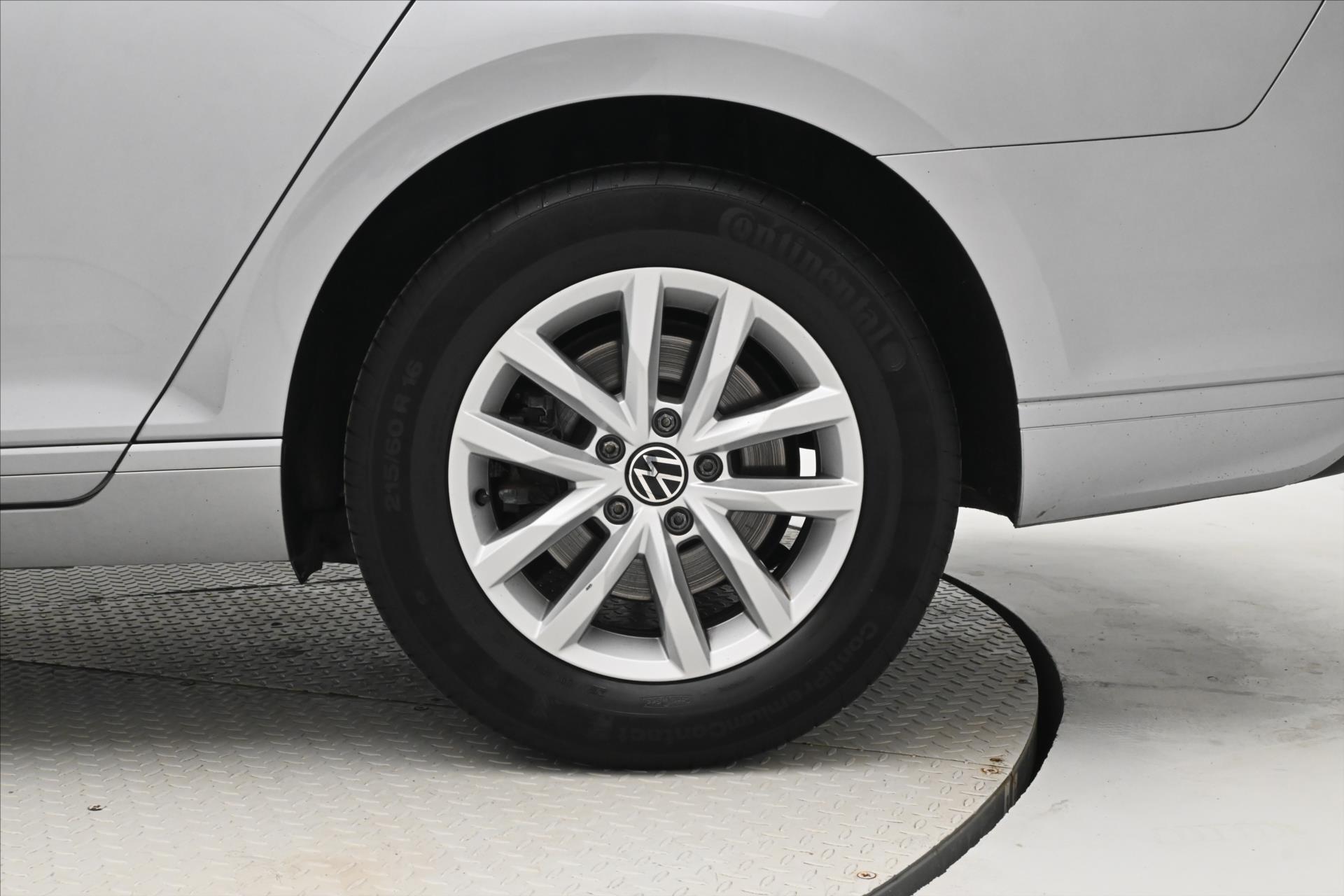 Hlavní fotografie vozu Volkswagen Passat 2,0 TDI 110 KW DSG Business Záruka až 5 let (32)