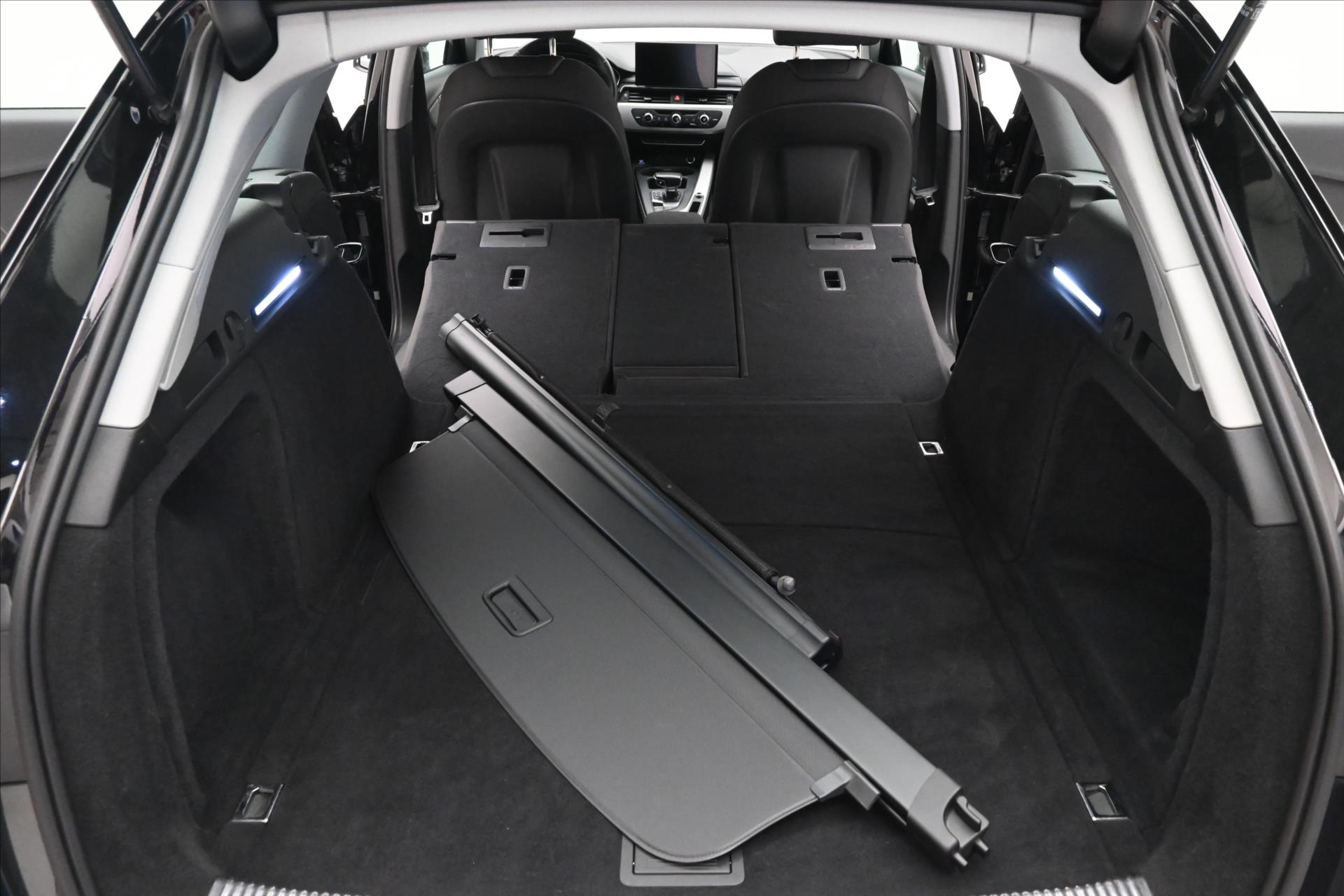 Hlavní fotografie vozu Audi A4 2,0 40TDI 150kW S-Tronic Záruka až 5 let (11)