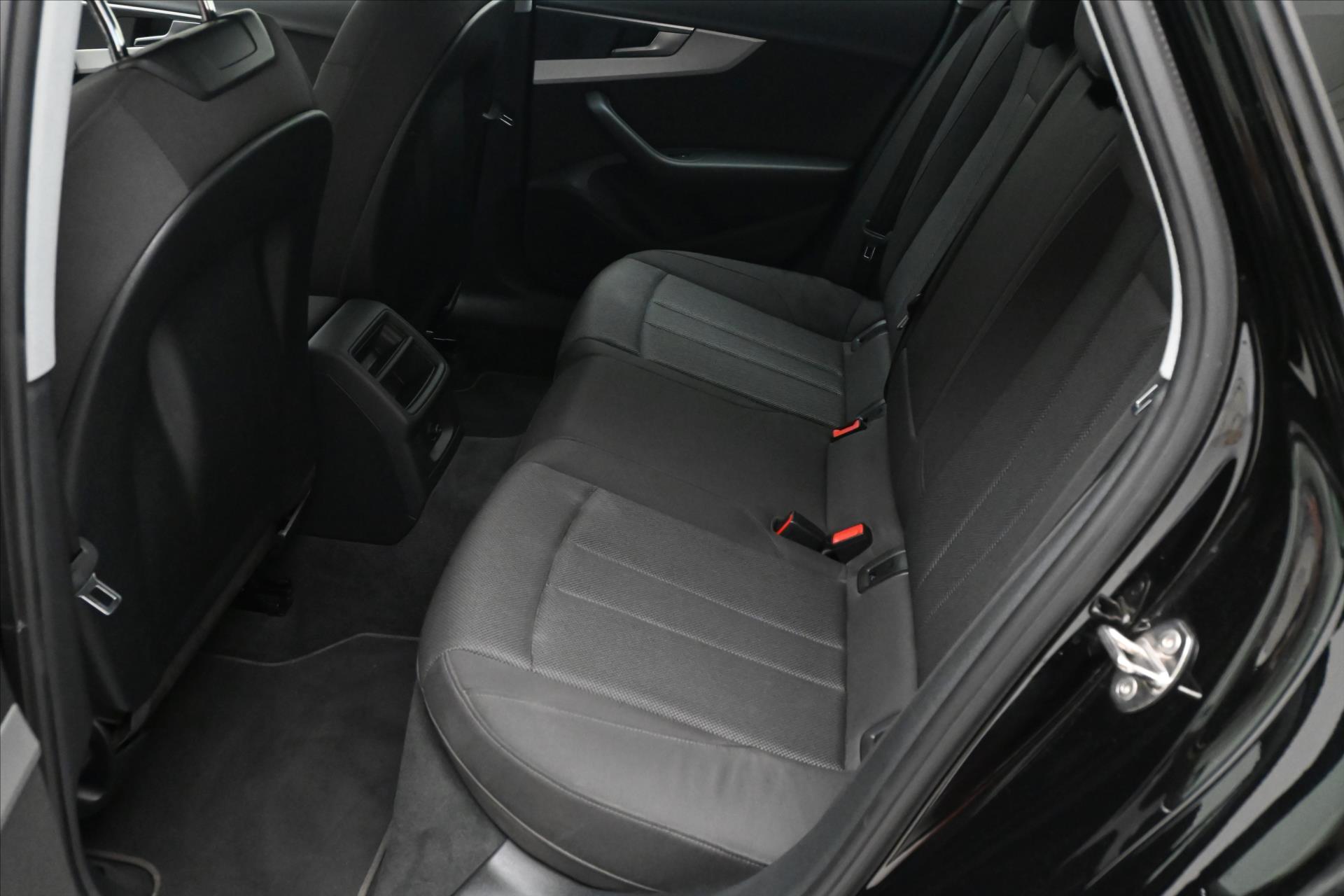 Hlavní fotografie vozu Audi A4 2,0 40TDI 150kW S-Tronic Záruka až 5 let (14)