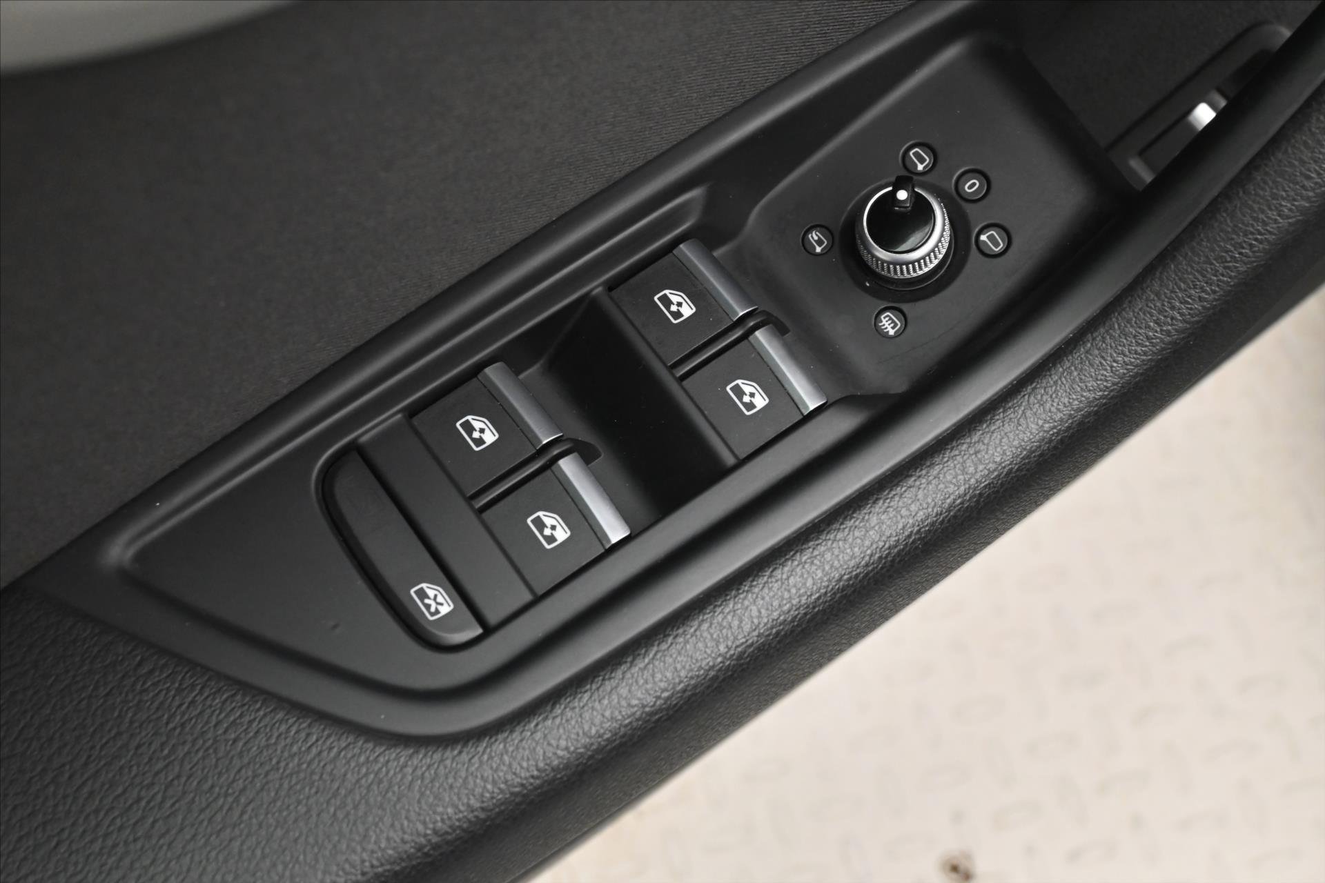 Hlavní fotografie vozu Audi A4 2,0 40TDI 150kW S-Tronic Záruka až 5 let (26)