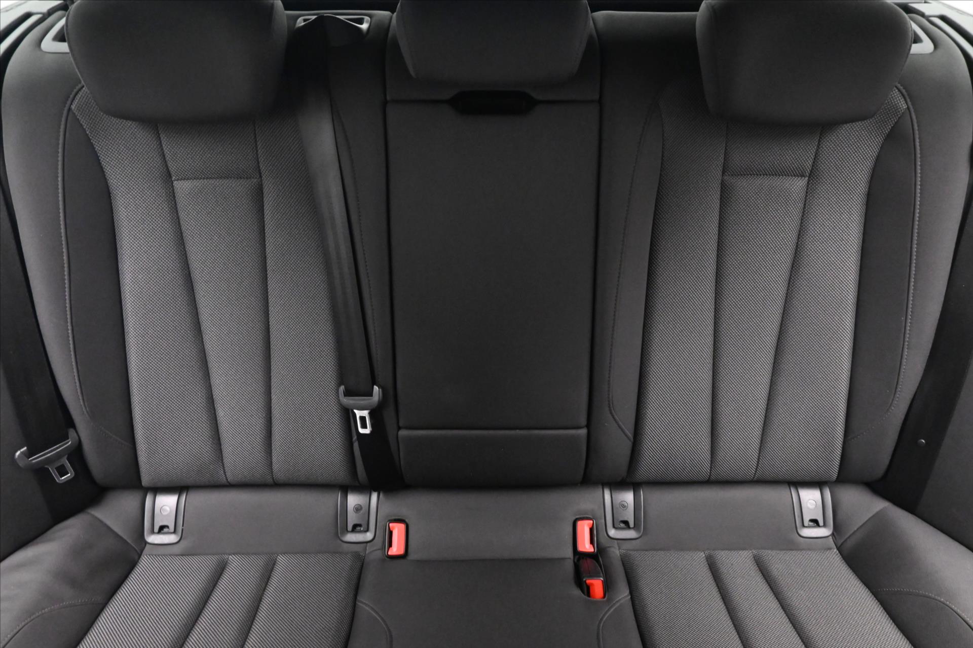 Hlavní fotografie vozu Audi A4 2,0 40TDI 150kW S-Tronic Záruka až 5 let (29)