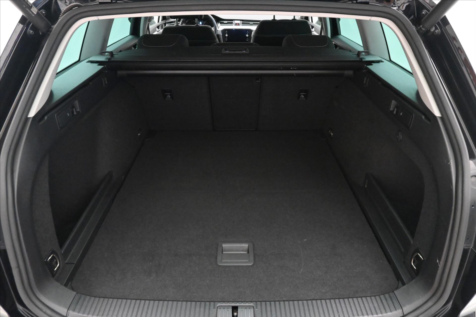 Hlavní fotografie vozu Volkswagen Passat 2,0 TDI 110kW DSG Business Záruka až 5 let (10)