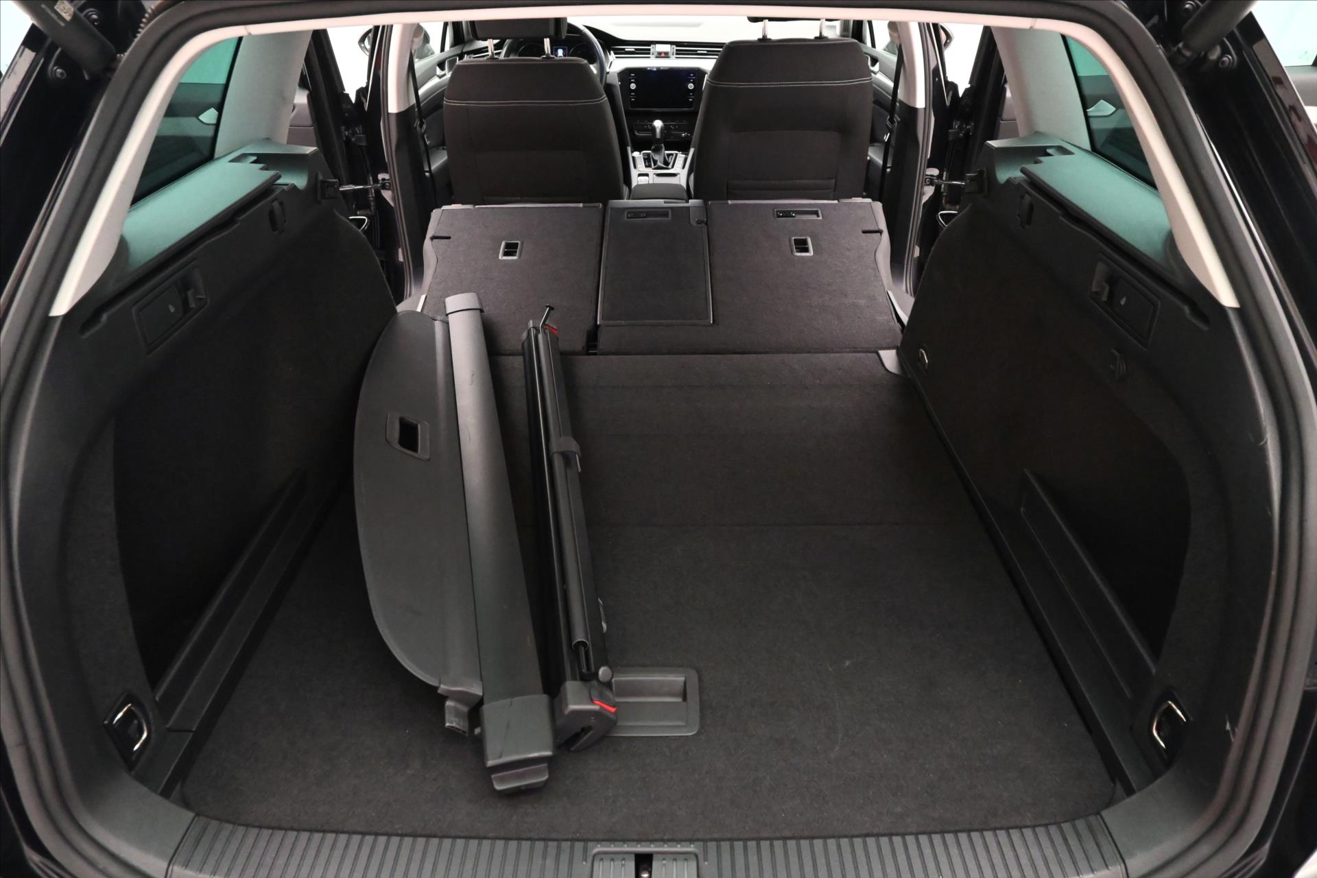 Hlavní fotografie vozu Volkswagen Passat 2,0 TDI 110kW DSG Business Záruka až 5 let (11)