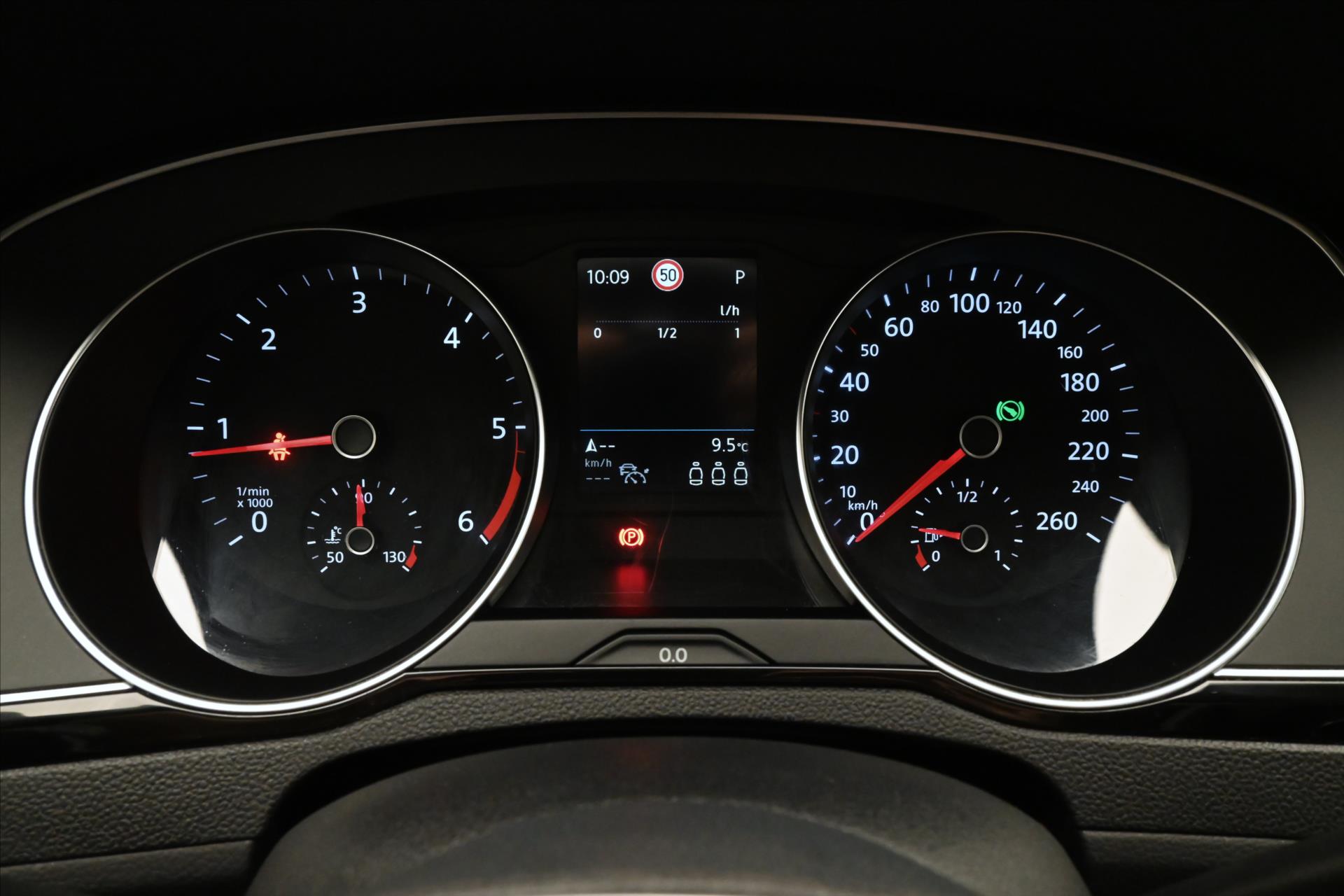 Hlavní fotografie vozu Volkswagen Passat 2,0 TDI 110kW DSG Business Záruka až 5 let (16)