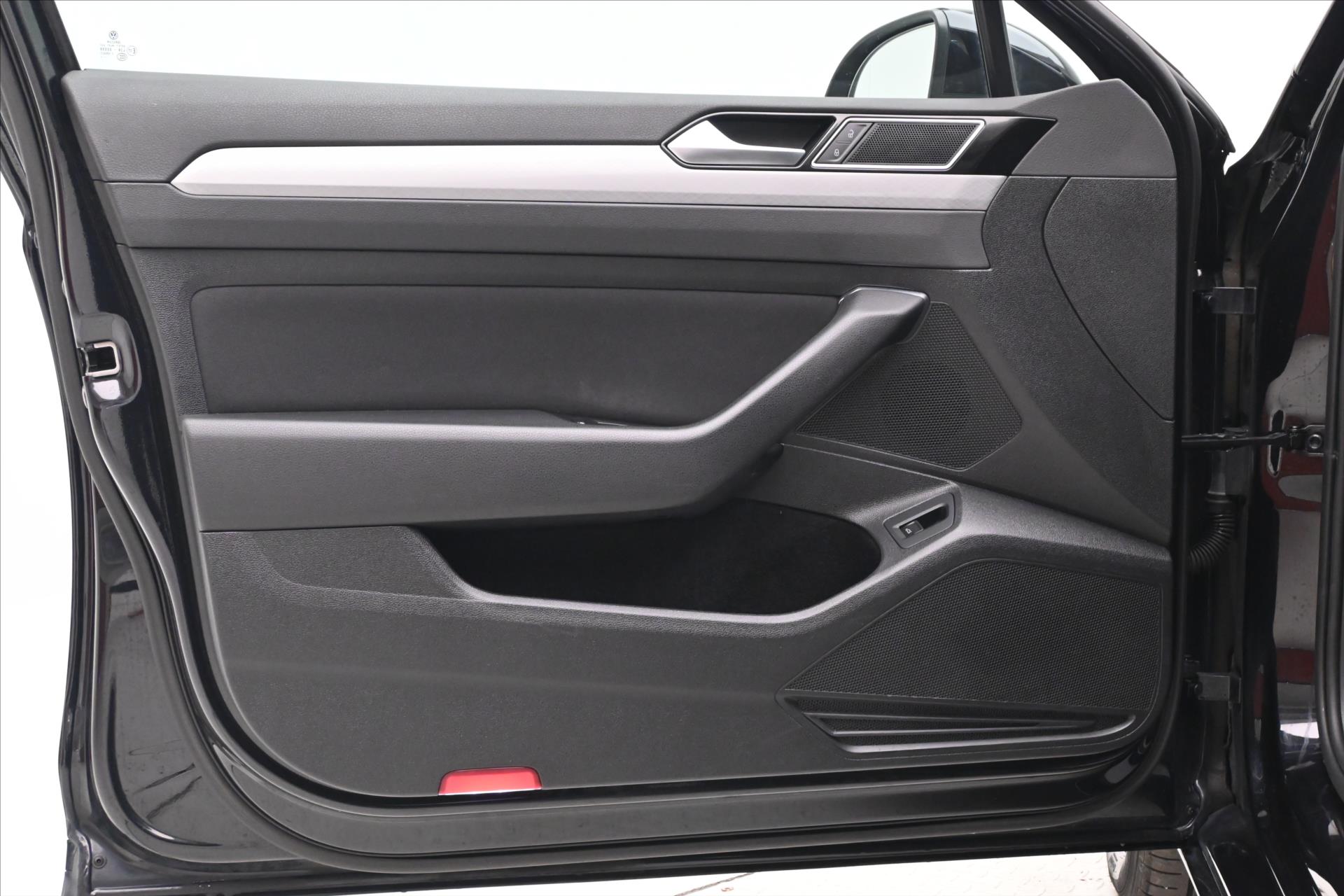 Hlavní fotografie vozu Volkswagen Passat 2,0 TDI 110kW DSG Business Záruka až 5 let (25)