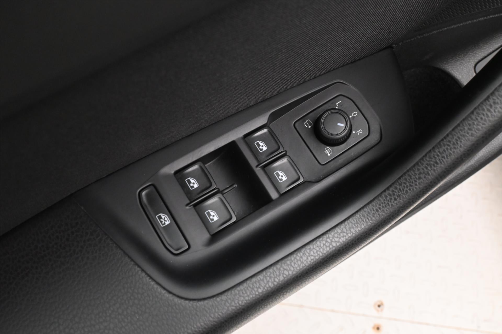 Hlavní fotografie vozu Volkswagen Passat 2,0 TDI 110kW DSG Business Záruka až 5 let (26)