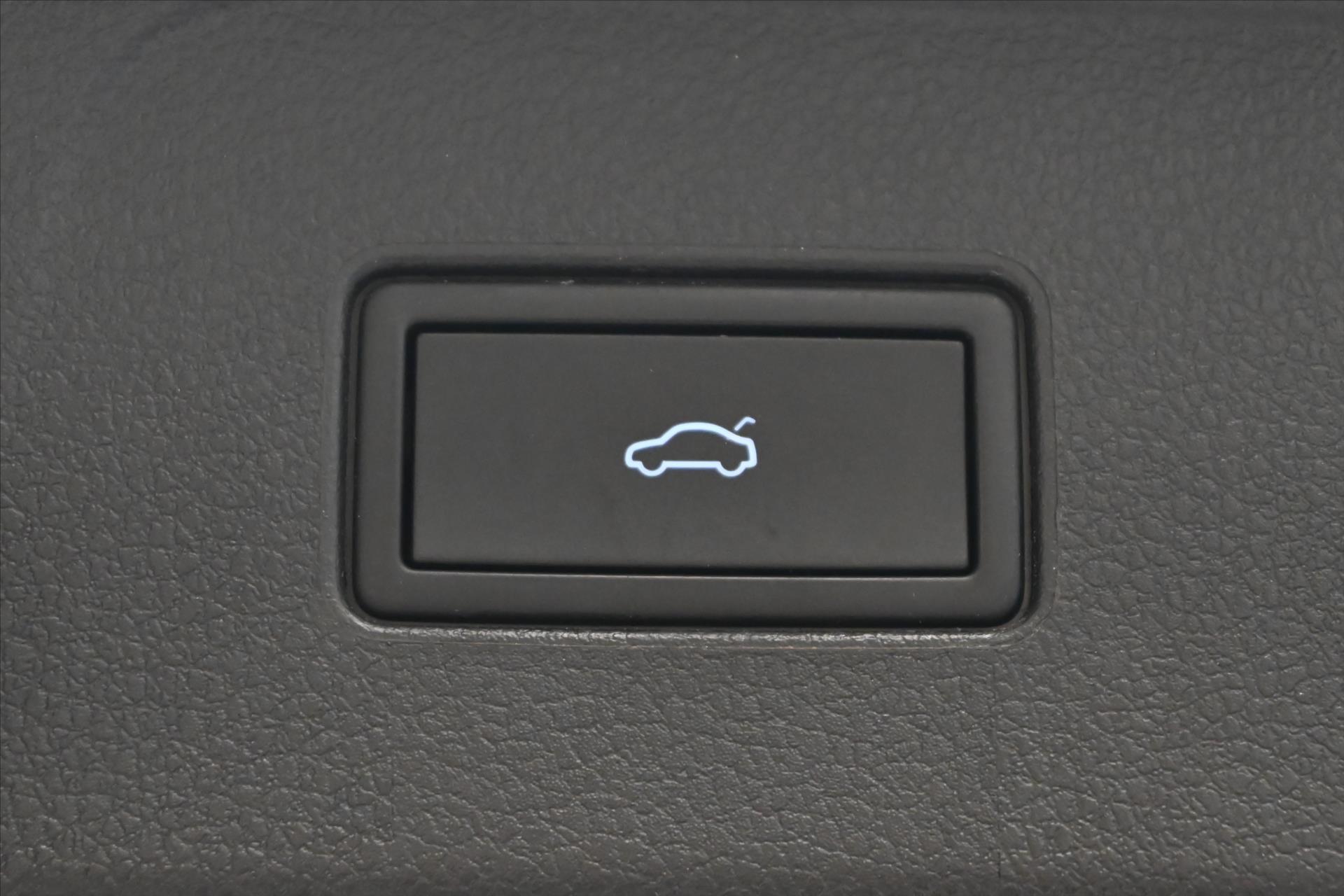 Hlavní fotografie vozu Volkswagen Passat 2,0 TDI 110kW DSG Business Záruka až 5 let (28)