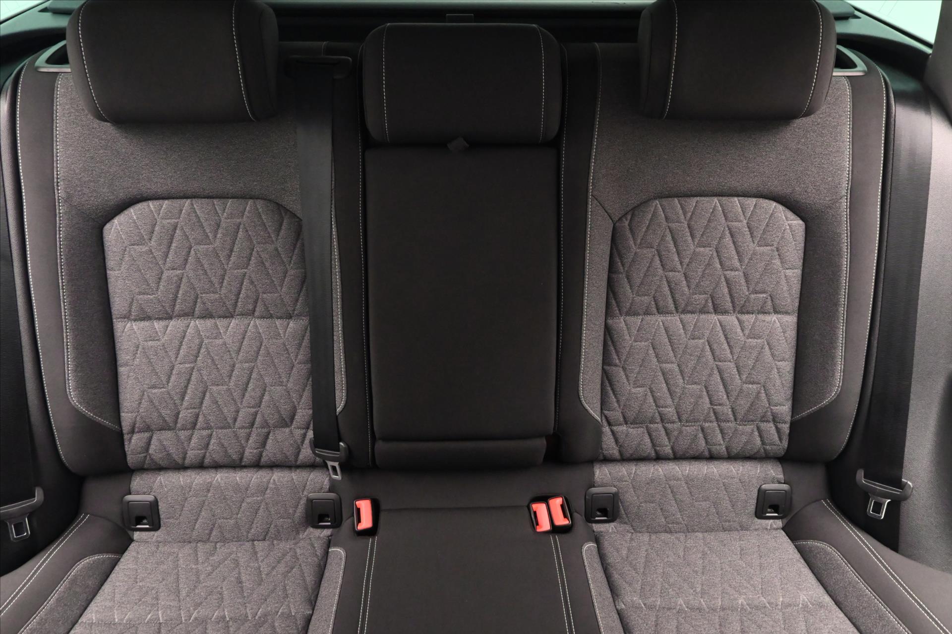 Hlavní fotografie vozu Volkswagen Passat 2,0 TDI 110kW DSG Business Záruka až 5 let (29)