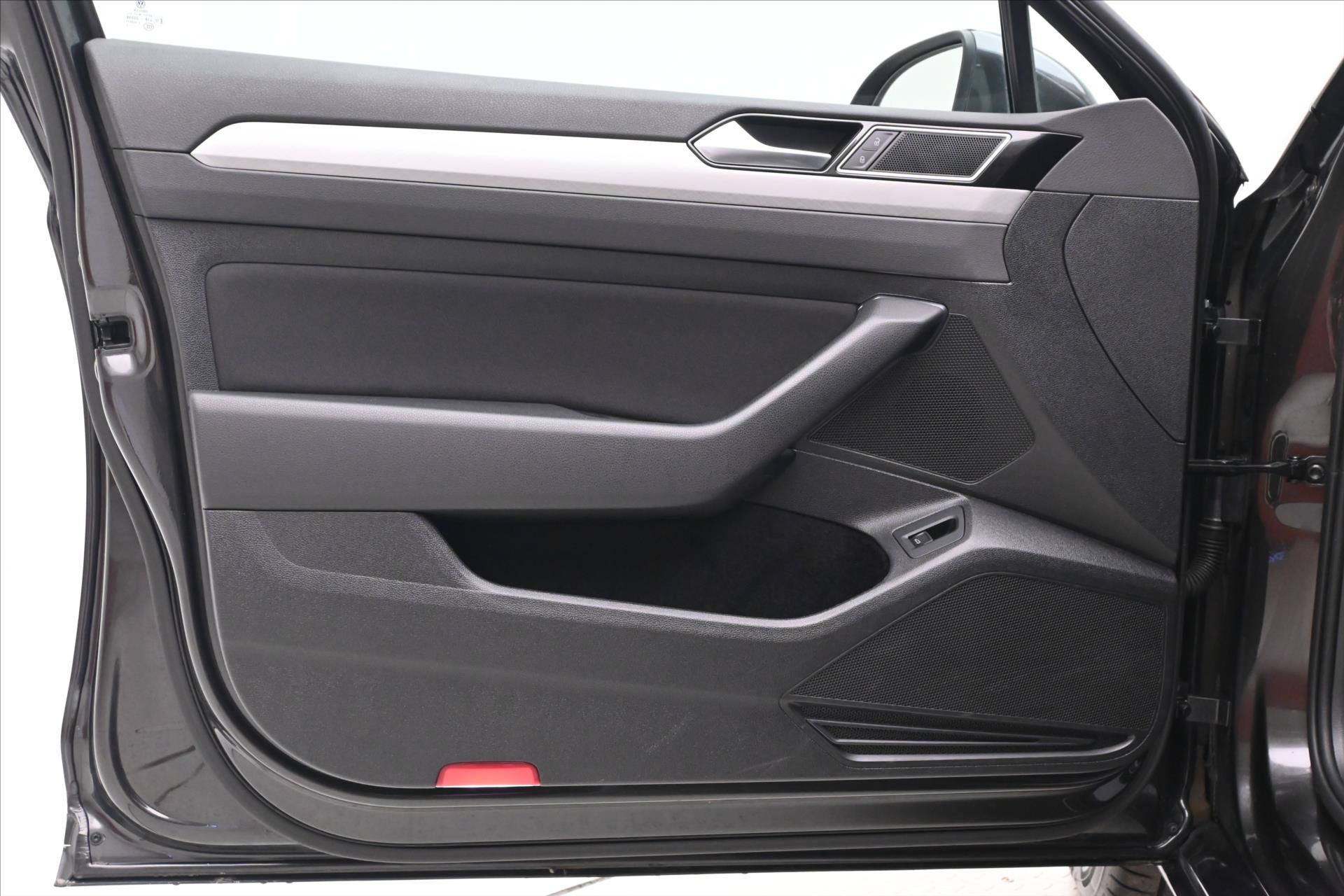 Hlavní fotografie vozu Volkswagen Passat 2,0 TDI 110 kW DSG Business Záruka až 5 let (25)