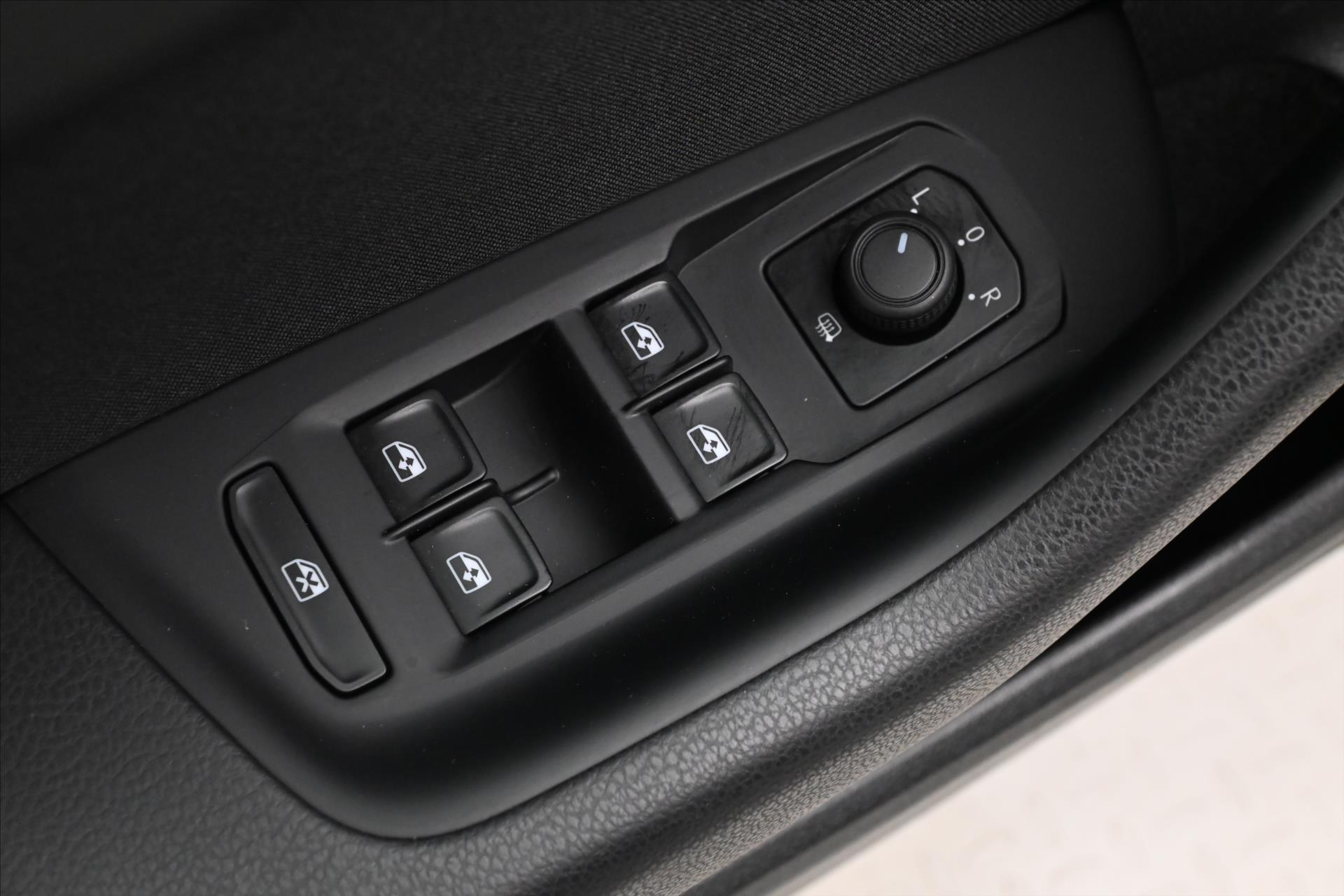 Hlavní fotografie vozu Volkswagen Passat 2,0 TDI 110 kW DSG Business Záruka až 5 let (26)